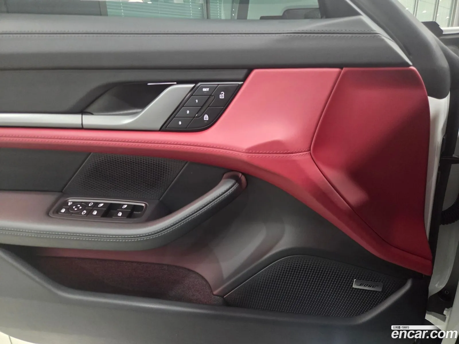 Porsche Taycan 2025 — 3