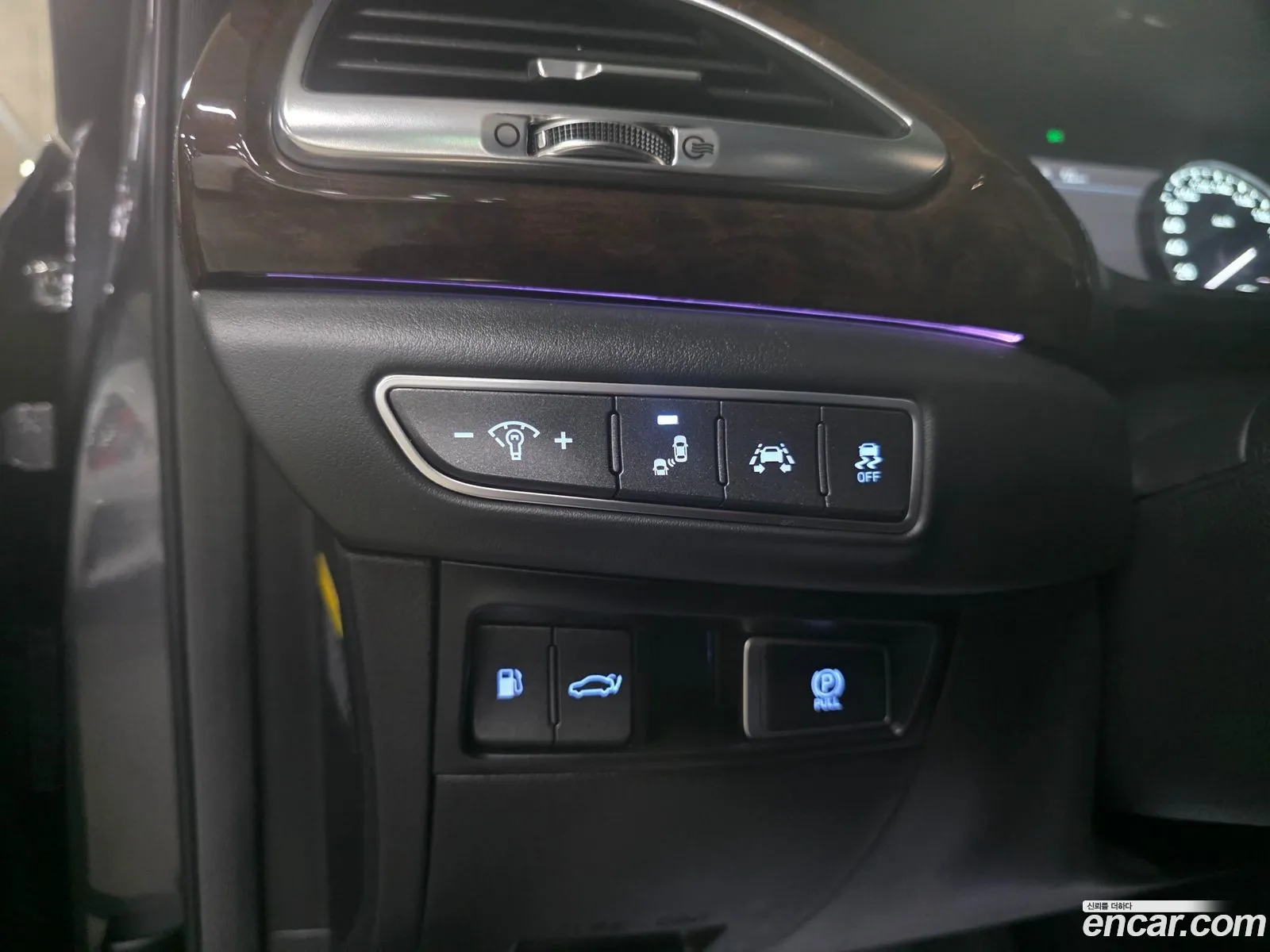 Genesis EQ900 2017 — 15