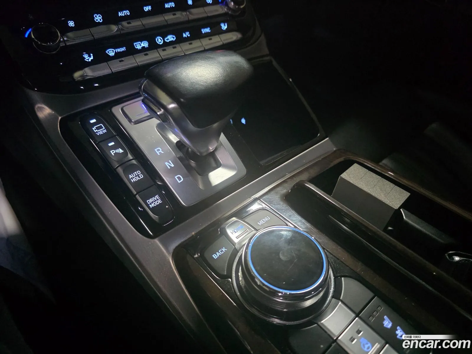 Genesis EQ900 2017 — 14