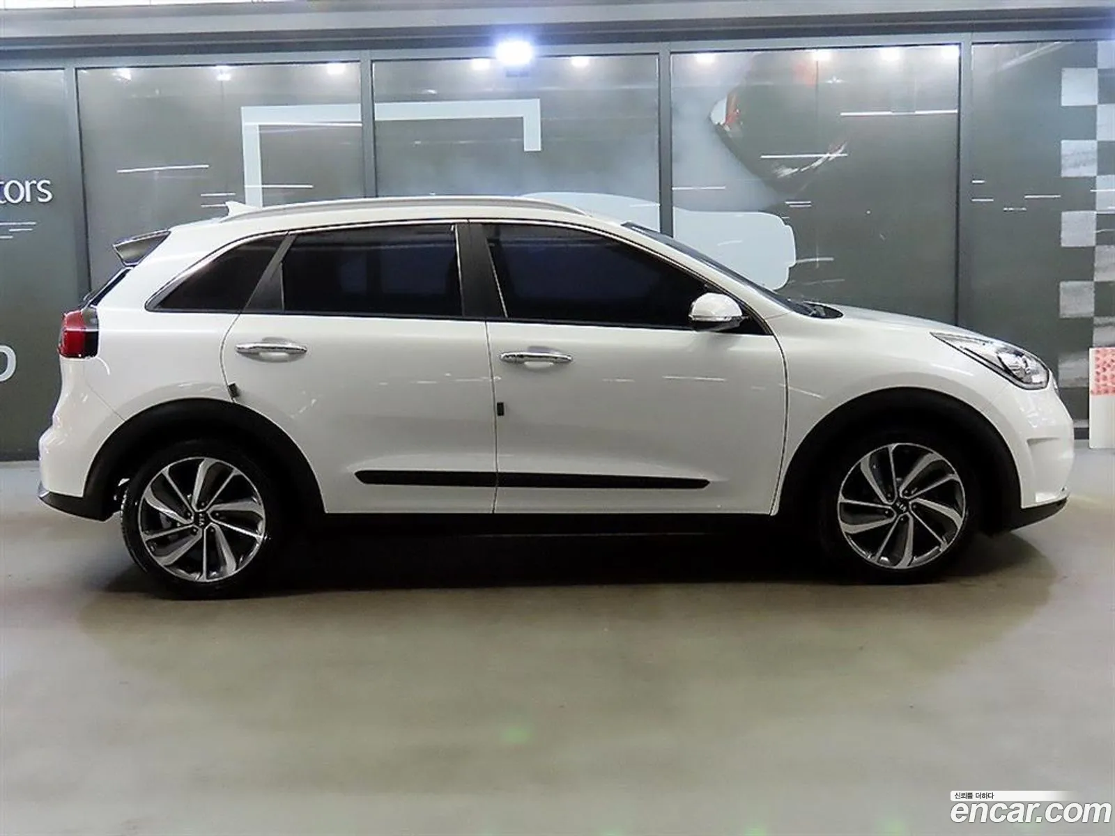 Kia Niro 2017 — 12