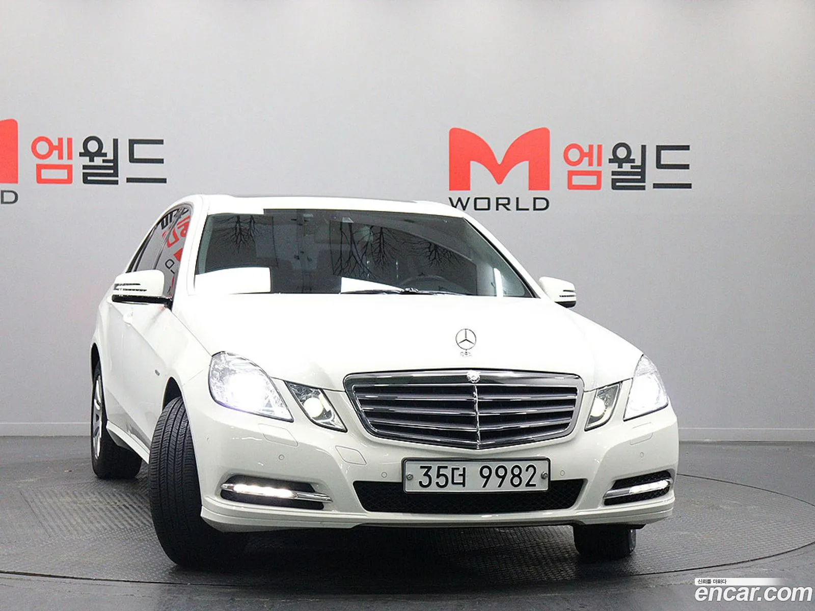 Mercedes-Benz E-Class W212 2011 — 15