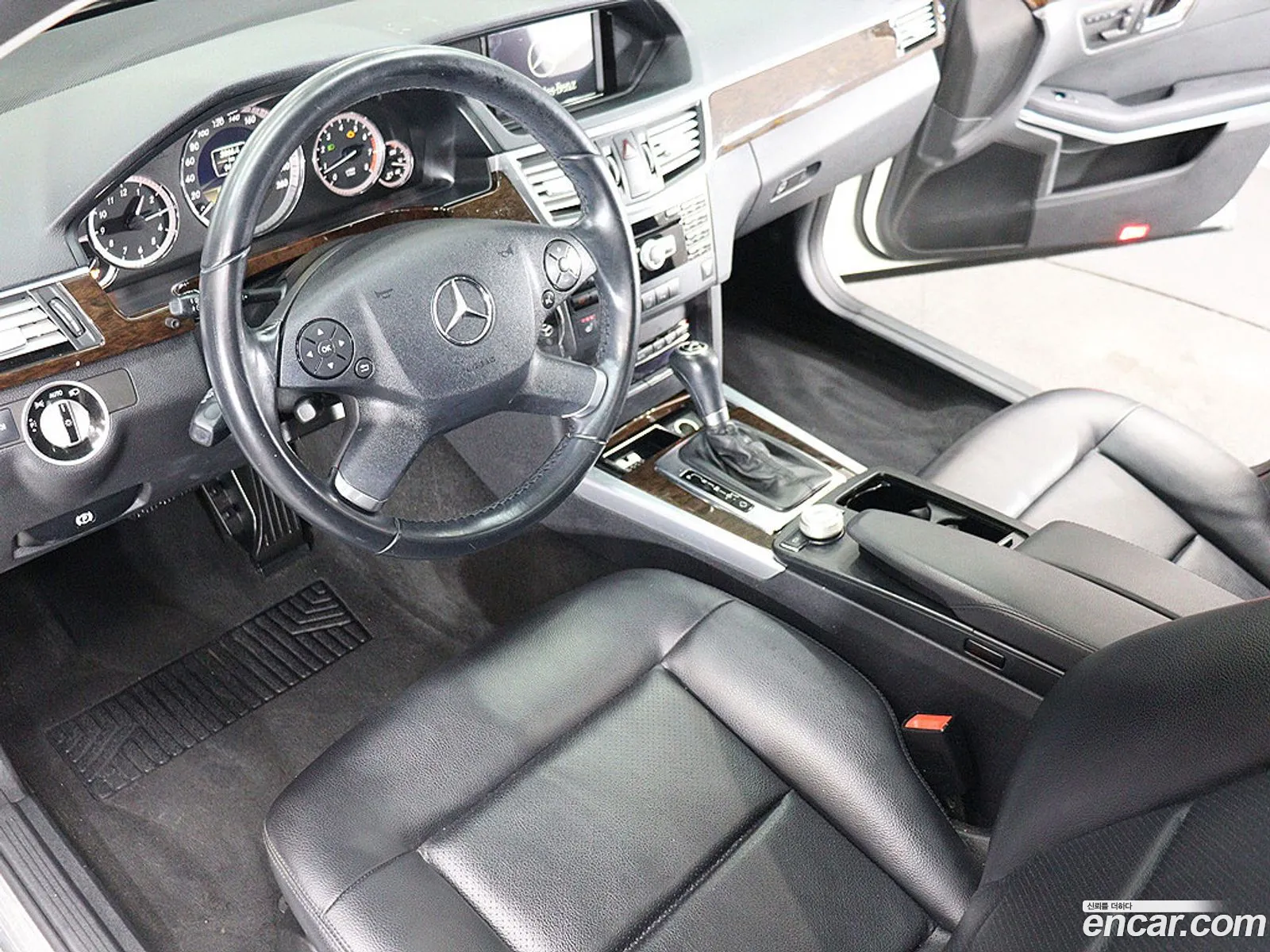 Mercedes-Benz E-Class W212 2011 — 16