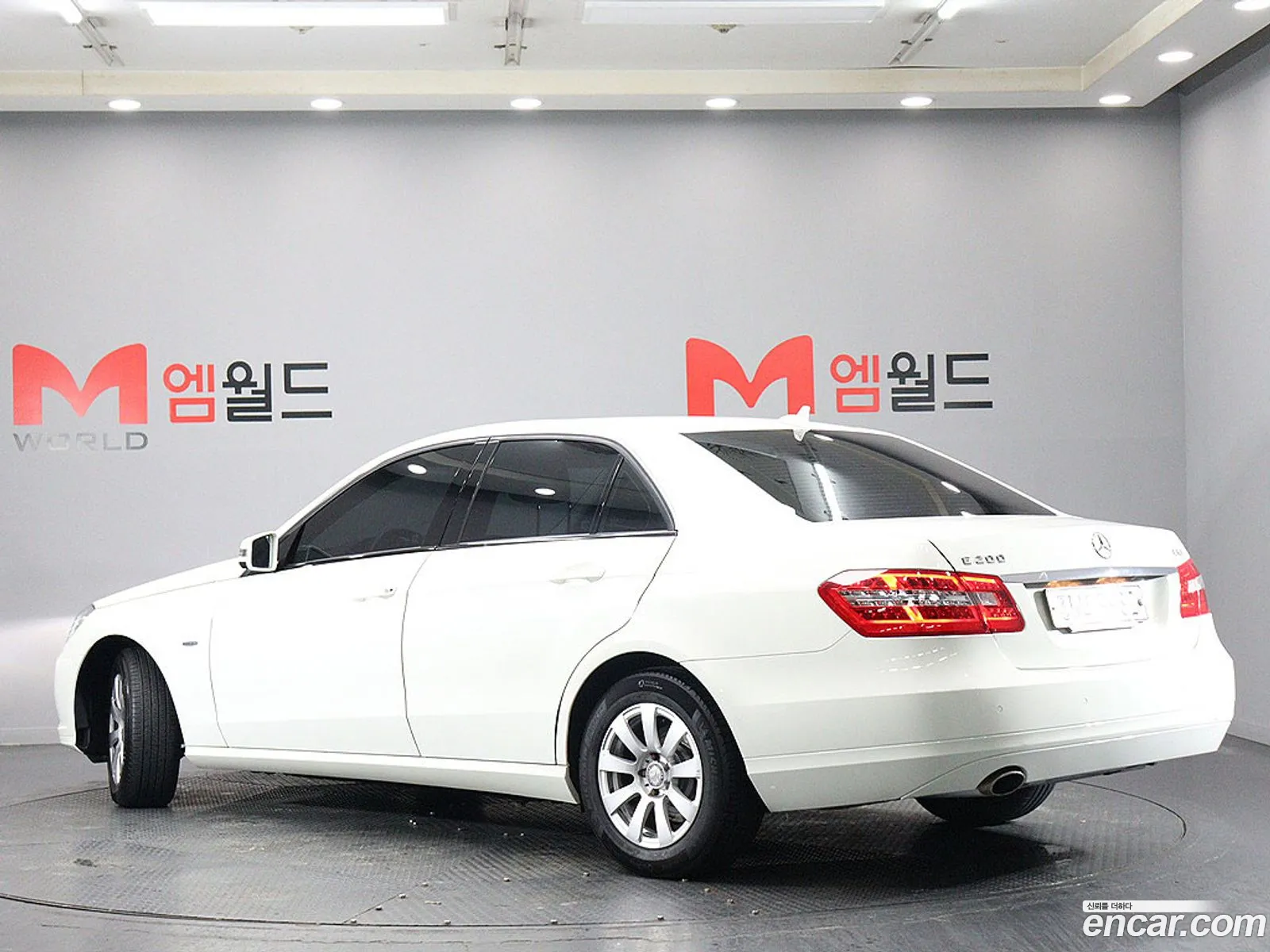 Mercedes-Benz E-Class W212 2011 — 19
