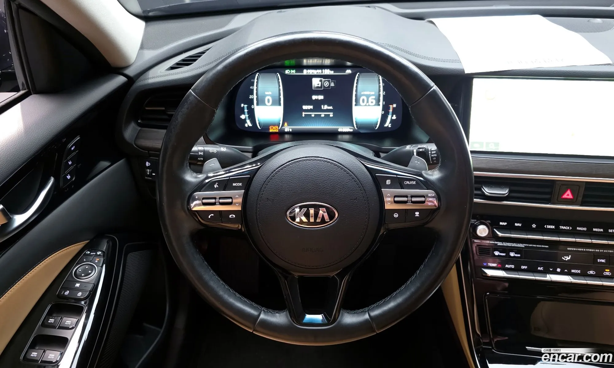 Kia K7 Premier 2019 — 36