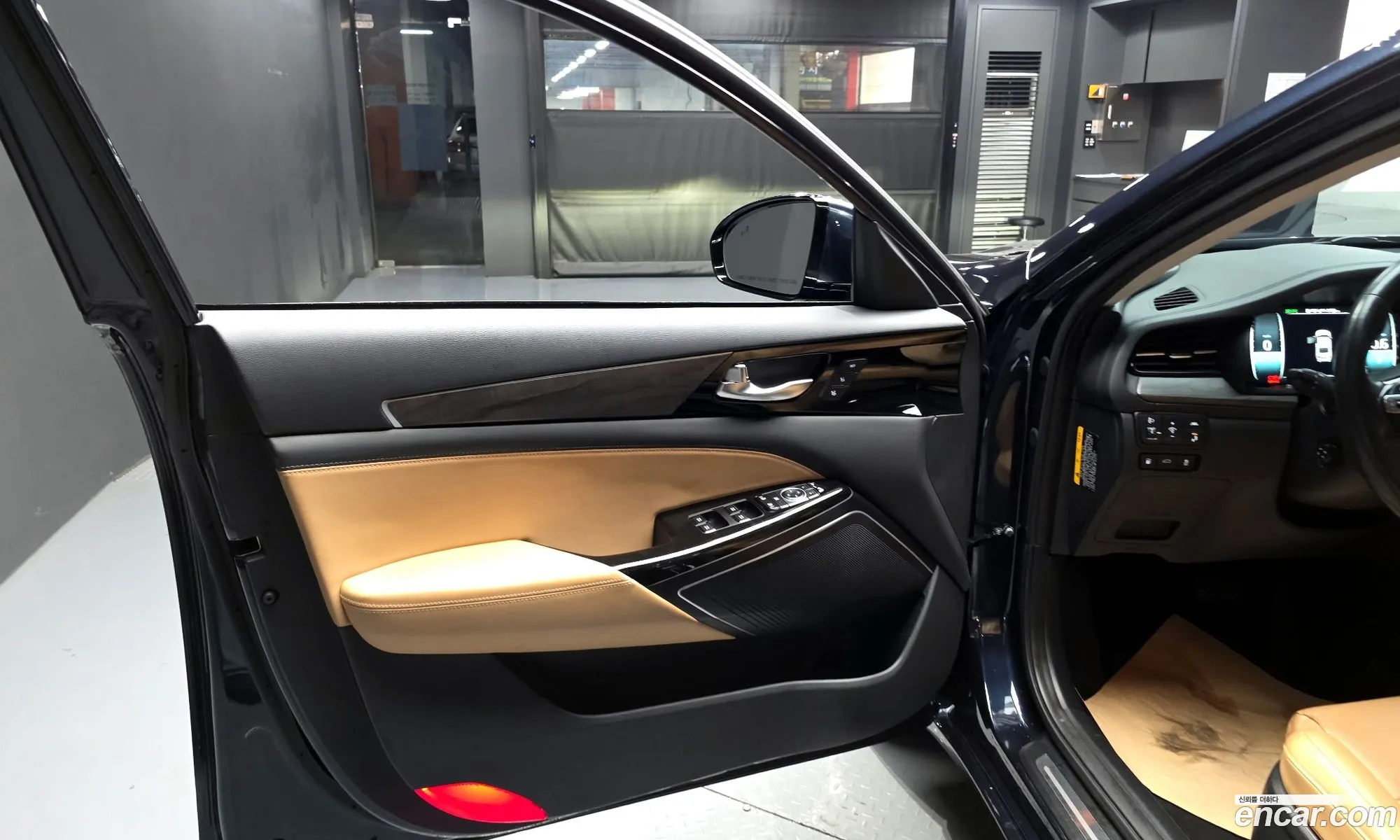 Kia K7 Premier 2019 — 33