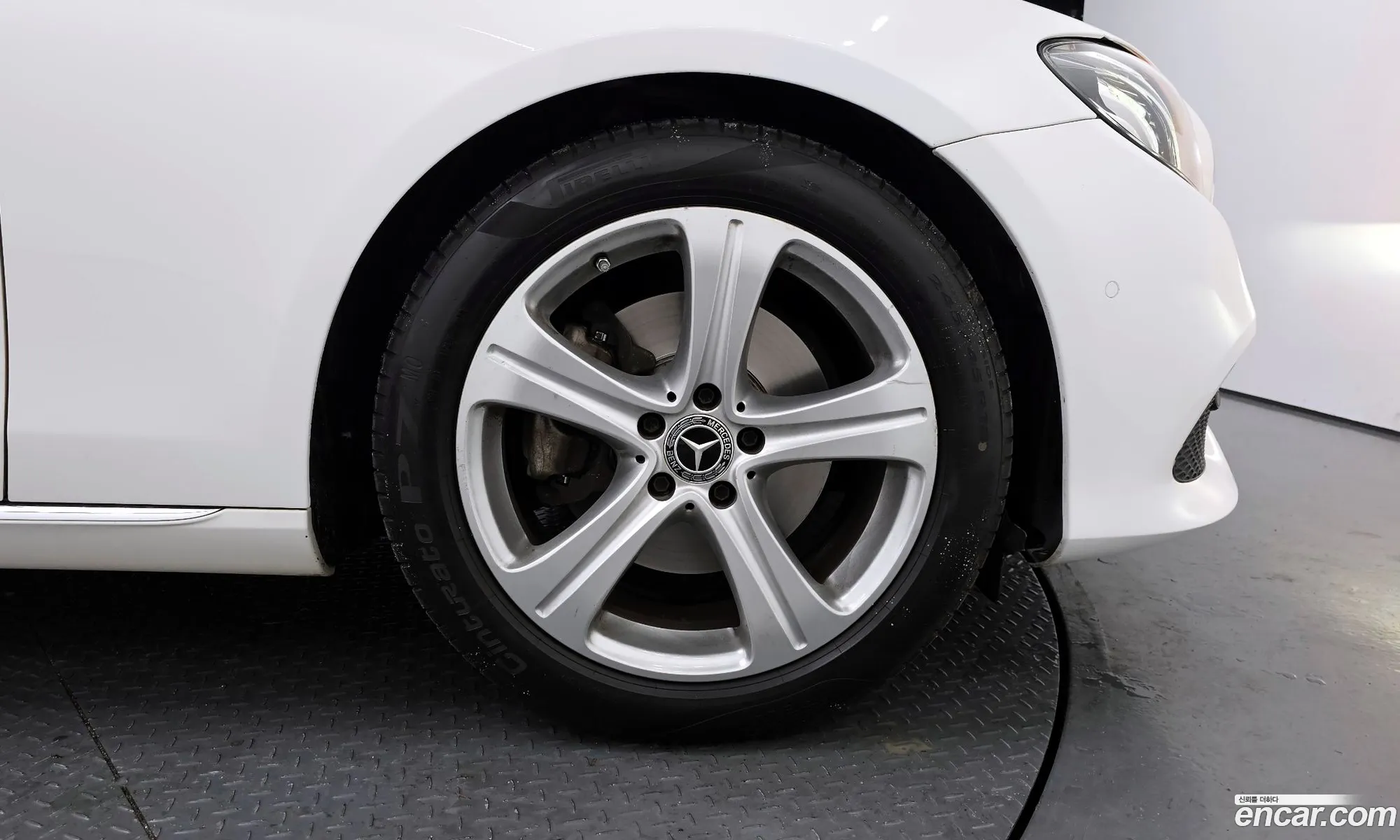 Mercedes-Benz E-Class W213 2017 WDDZF4CB2HA277254 — 30