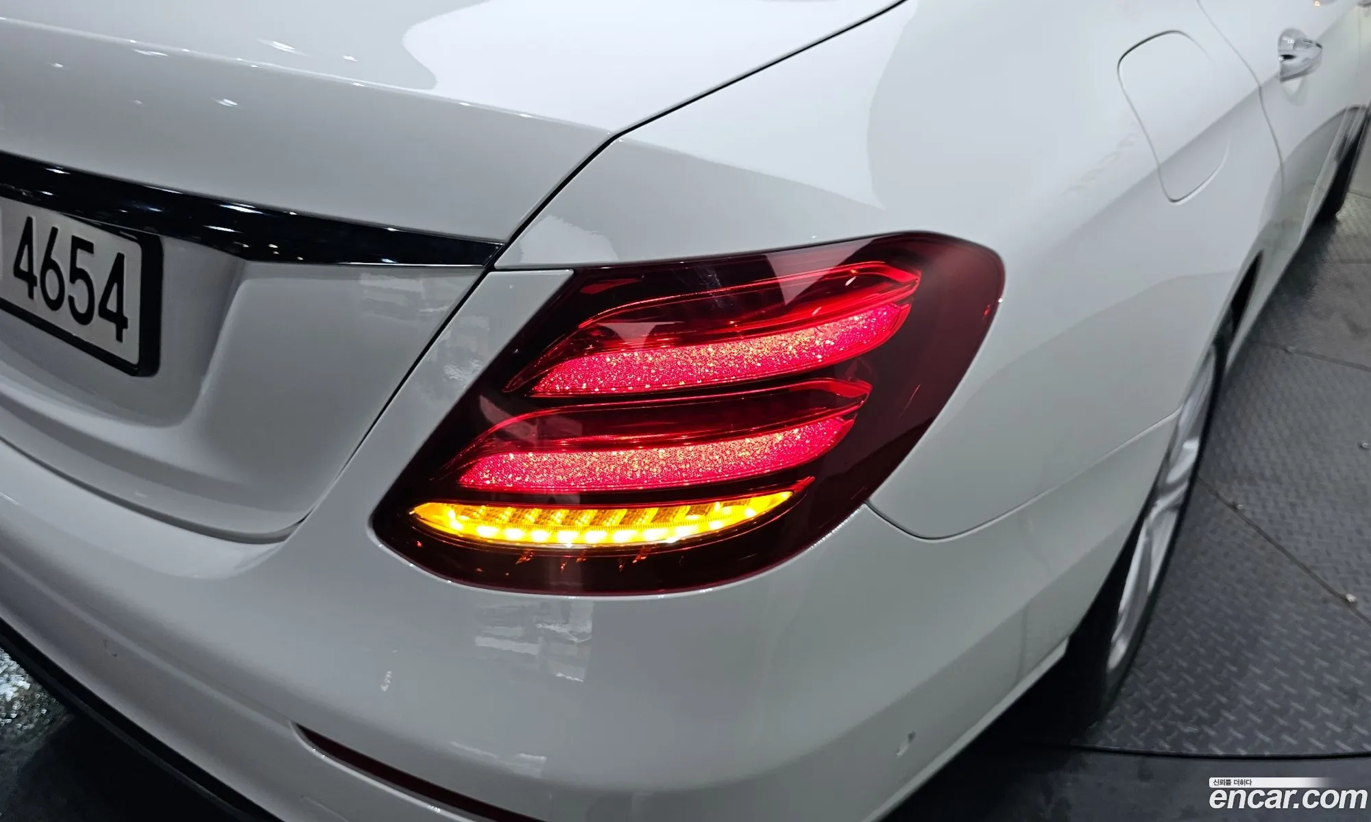 Mercedes-Benz E-Class W213 2017 WDDZF4CB2HA277254 — 25