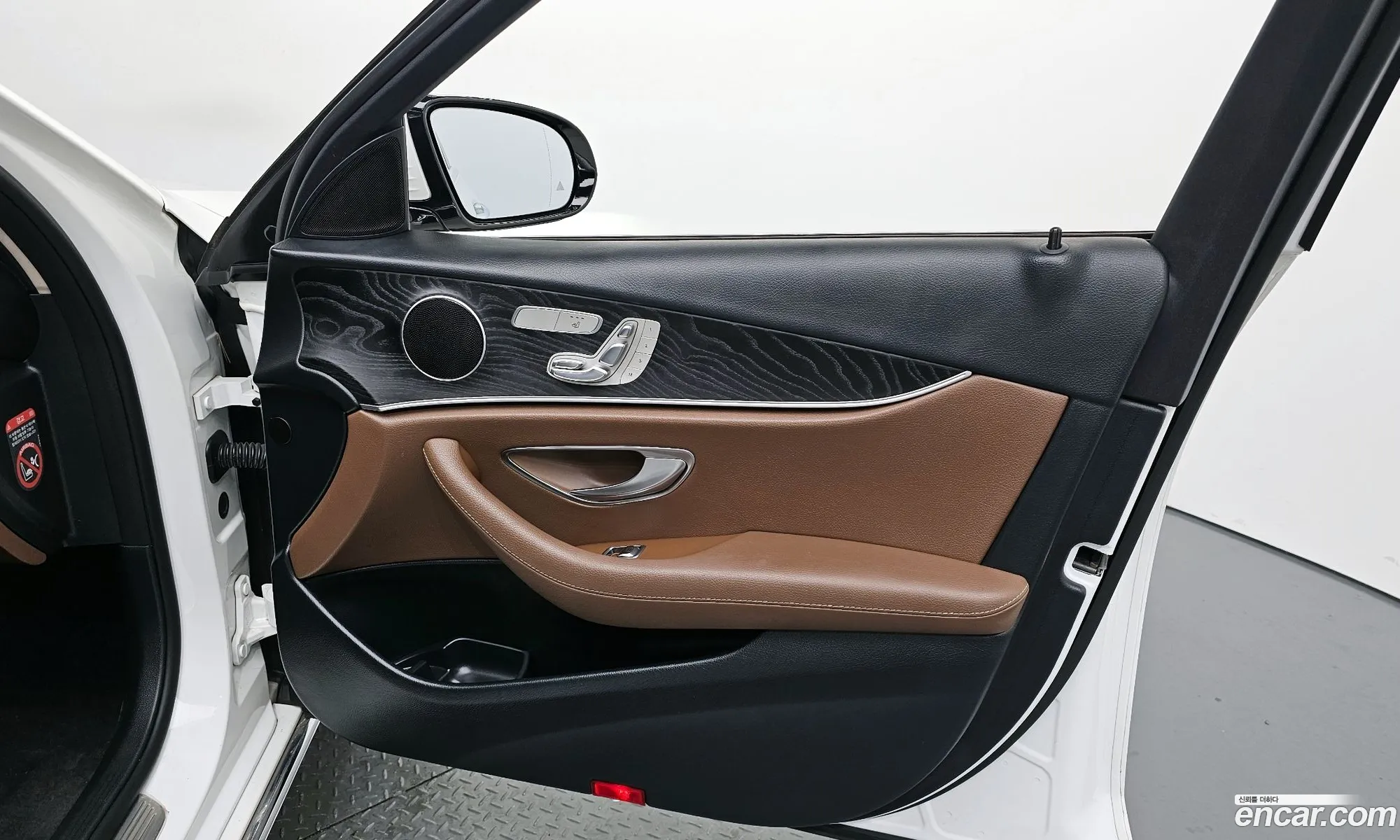 Mercedes-Benz E-Class W213 2017 WDDZF4CB2HA277254 — 24