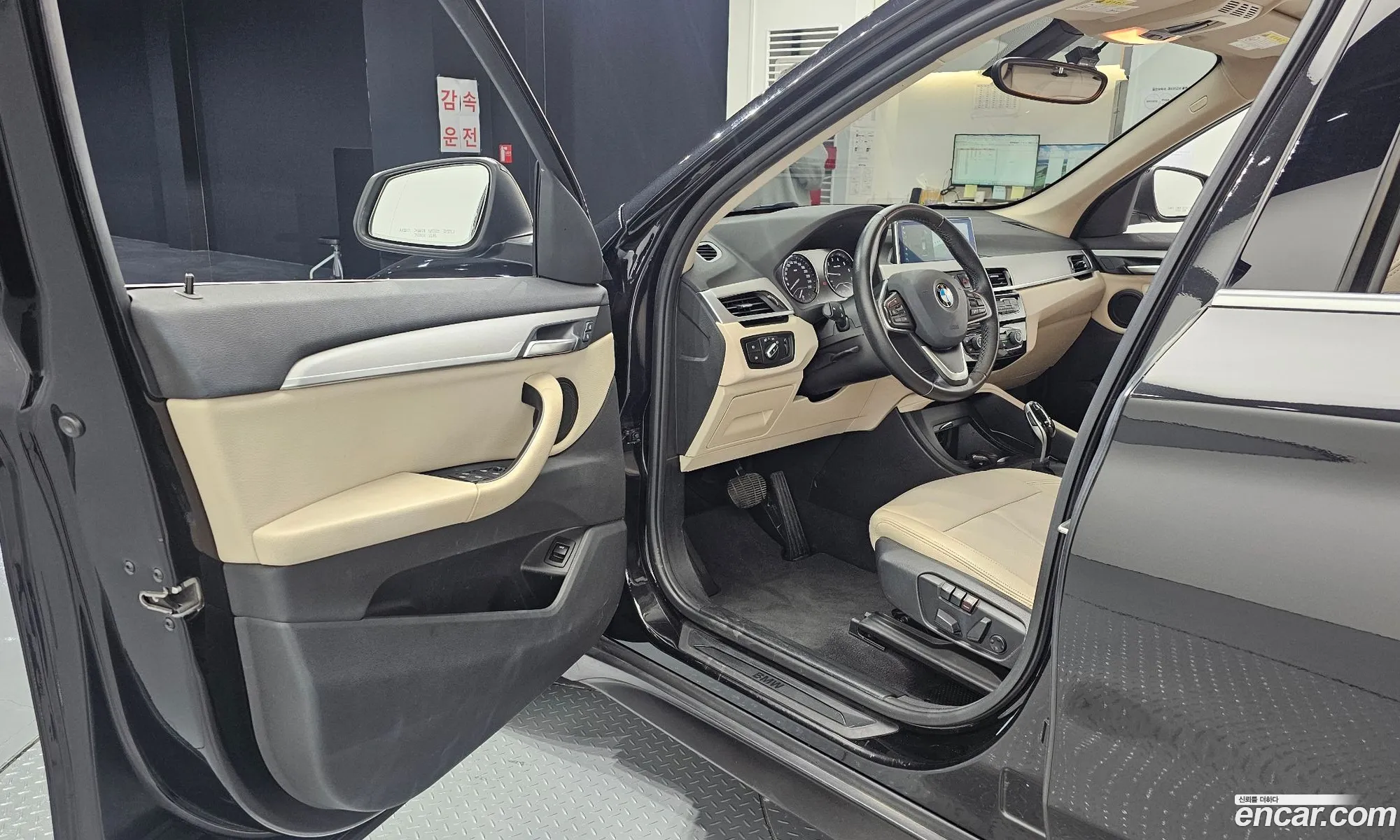 BMW X1 2020 WBA11DG07L5R63609 — 11