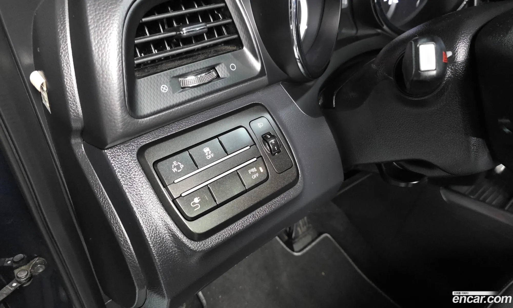 KG Mobility (SsangYong) Tivoli Air 2017 — 24