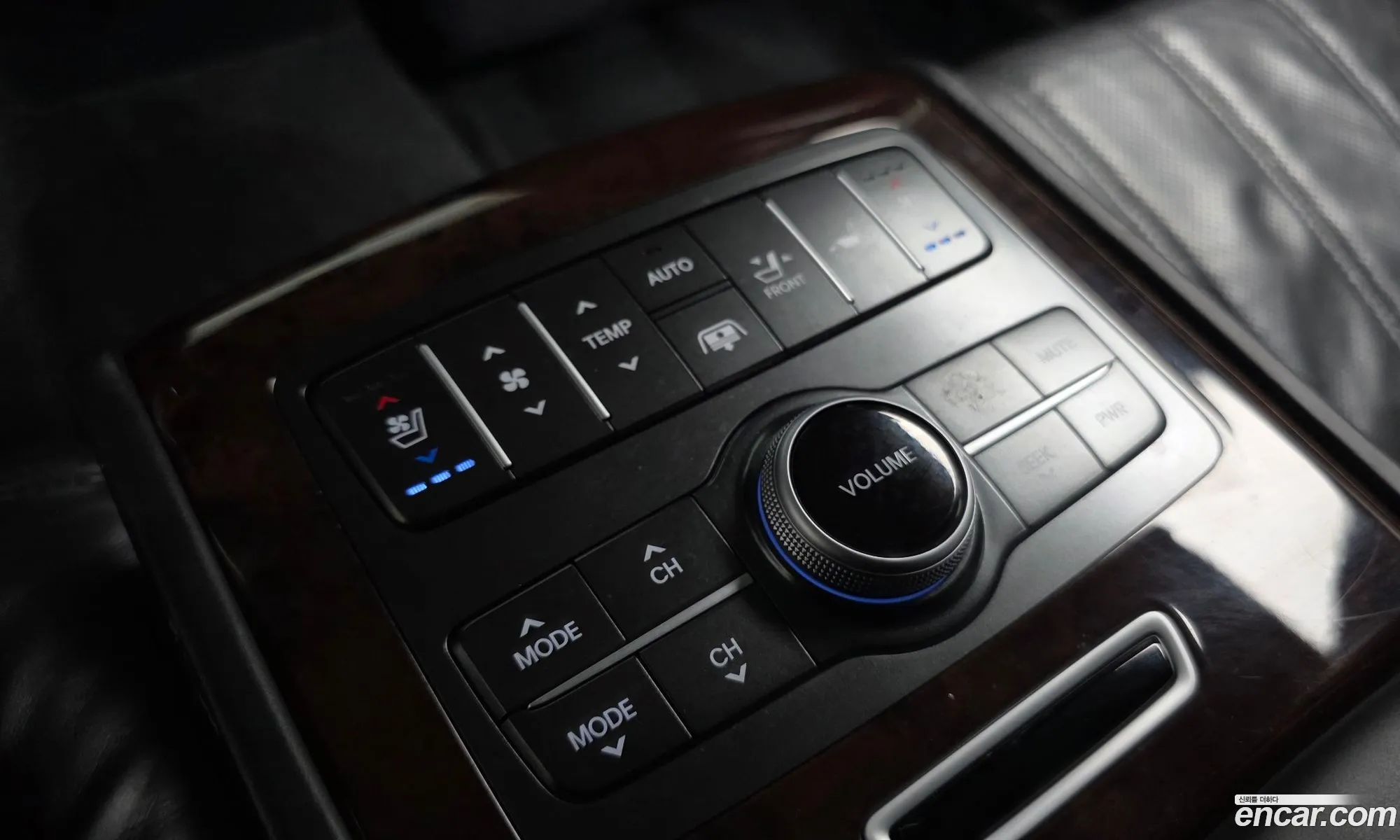 Hyundai Equus 2011 — 20