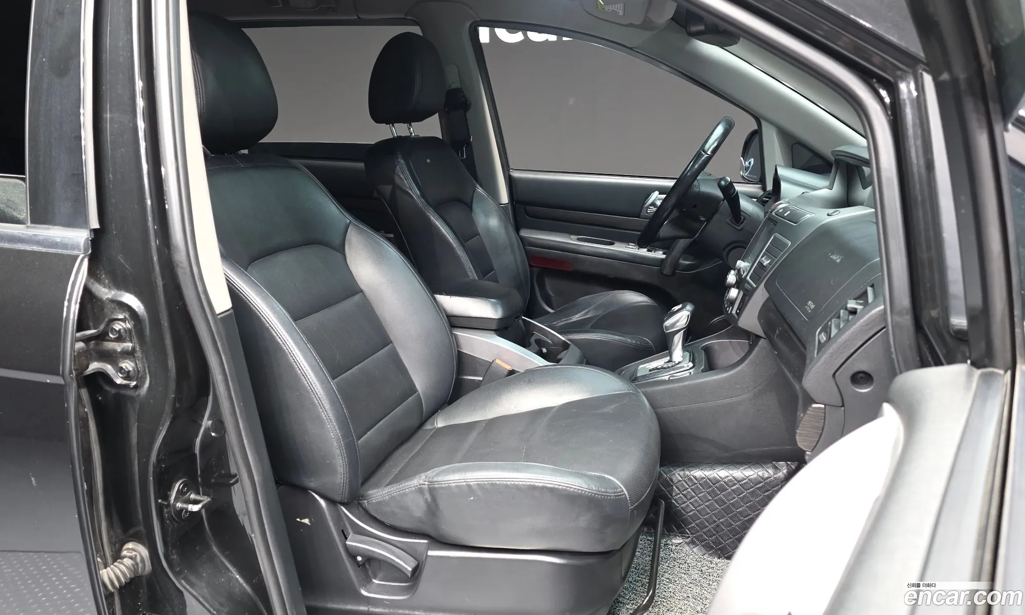 KG Mobility (SsangYong) Korando Turismo 2017 — 18
