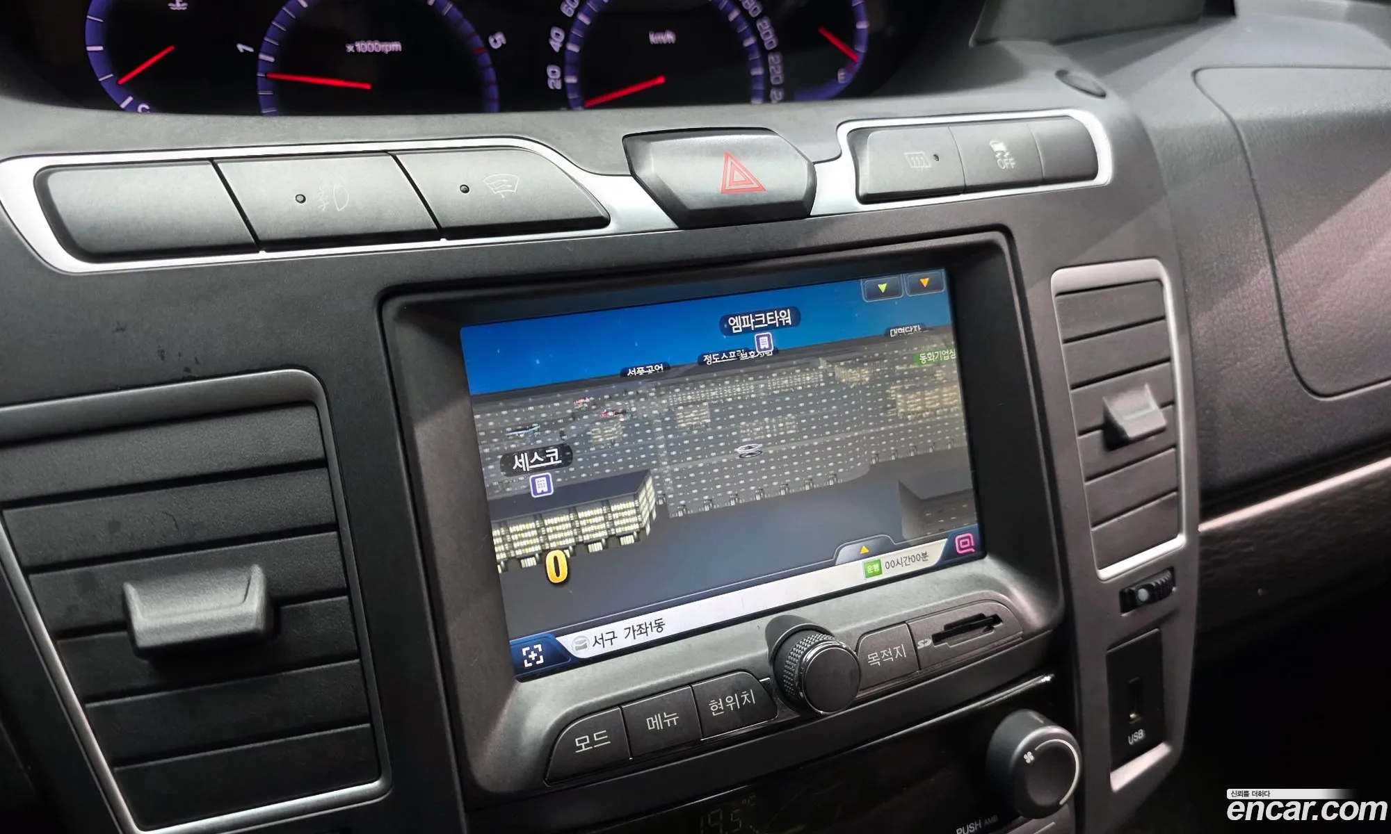 KG Mobility (SsangYong) Korando Turismo 2017 — 17