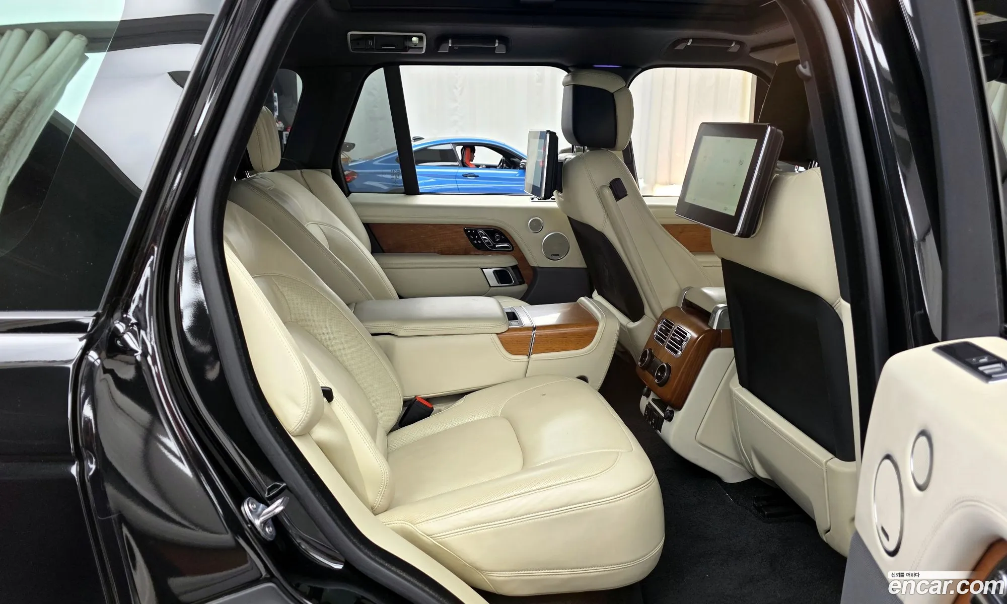Land Rover Range Rover 2018 SALGA2BJ1JA508558 — 14