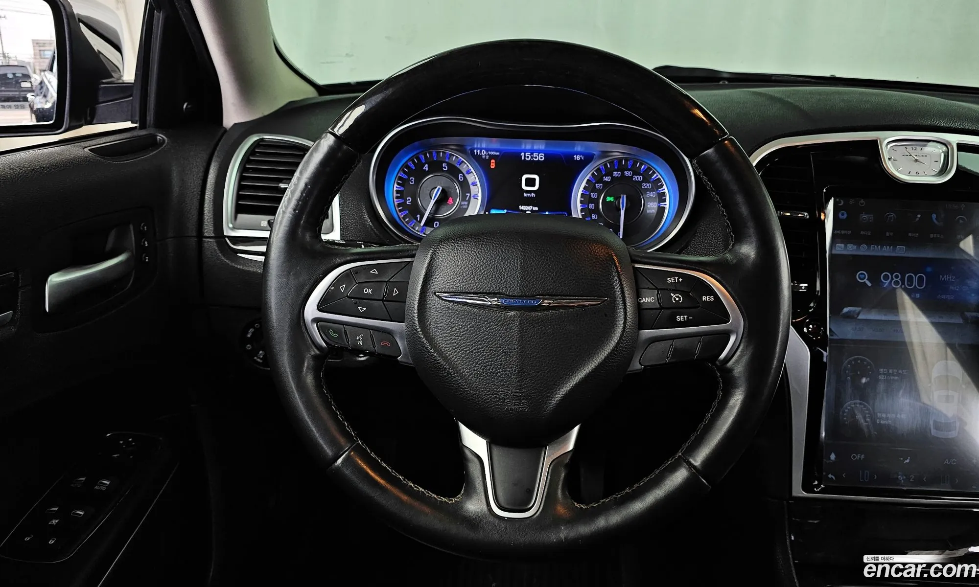 Chrysler 300C 2015 2C3CCACG2FH818535 — 13