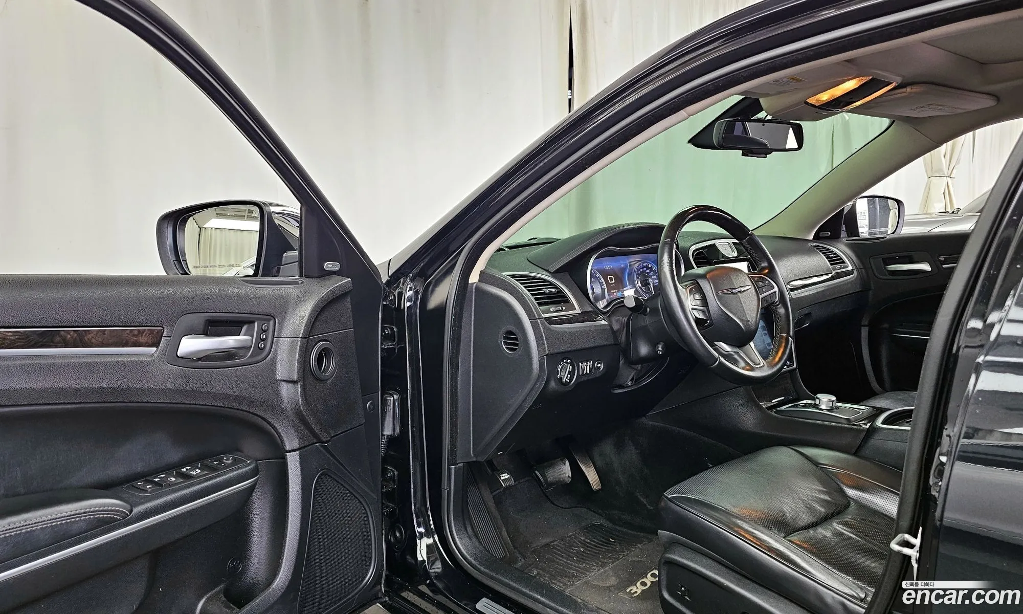 Chrysler 300C 2015 2C3CCACG2FH818535 — 4