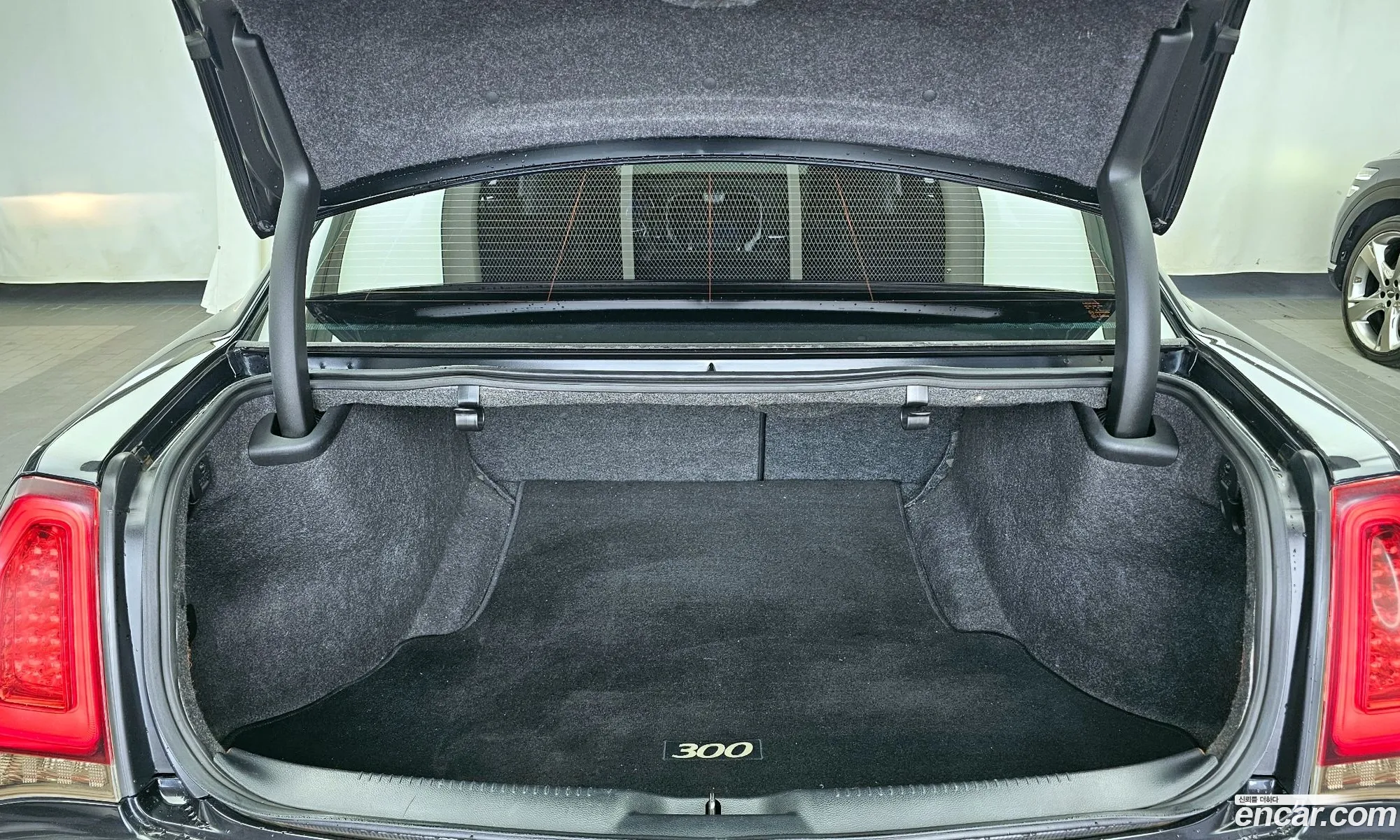Chrysler 300C 2015 2C3CCACG2FH818535 — 11