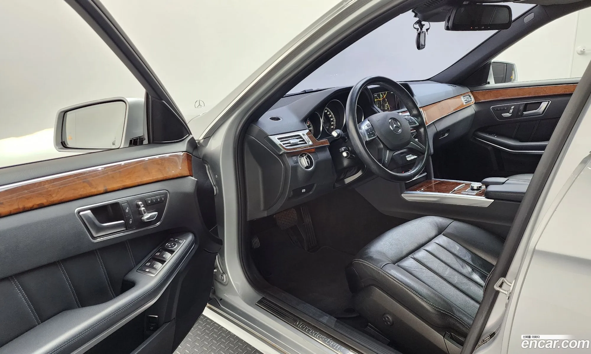 Mercedes-Benz E-Class W212 2014 WDDHF5FB7EB031612 — 15