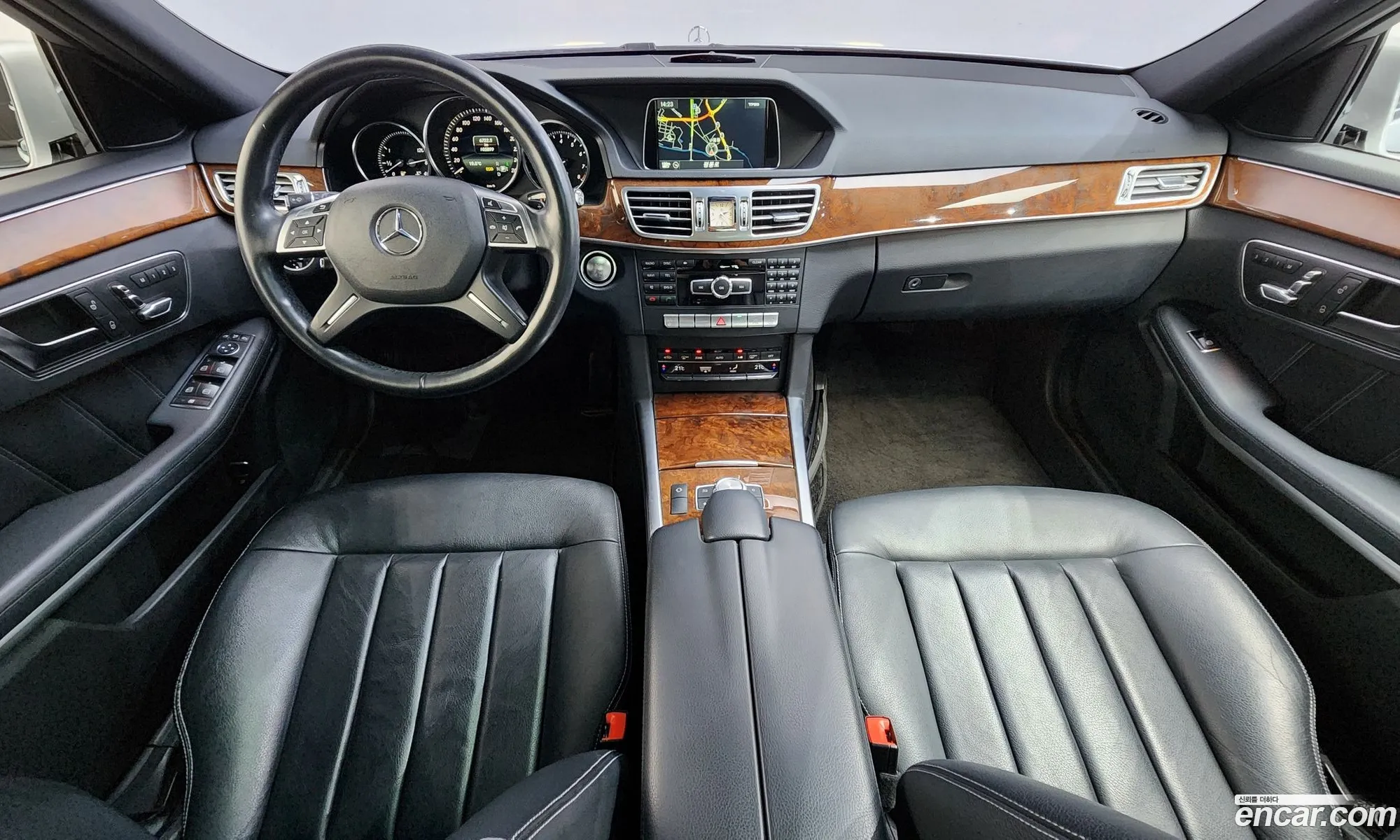 Mercedes-Benz E-Class W212 2014 WDDHF5FB7EB031612 — 11