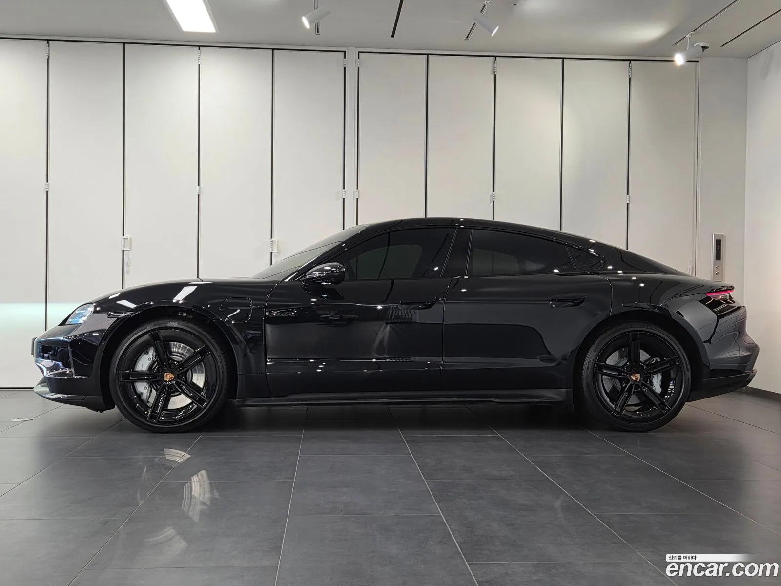 Porsche Taycan 2025 — 3