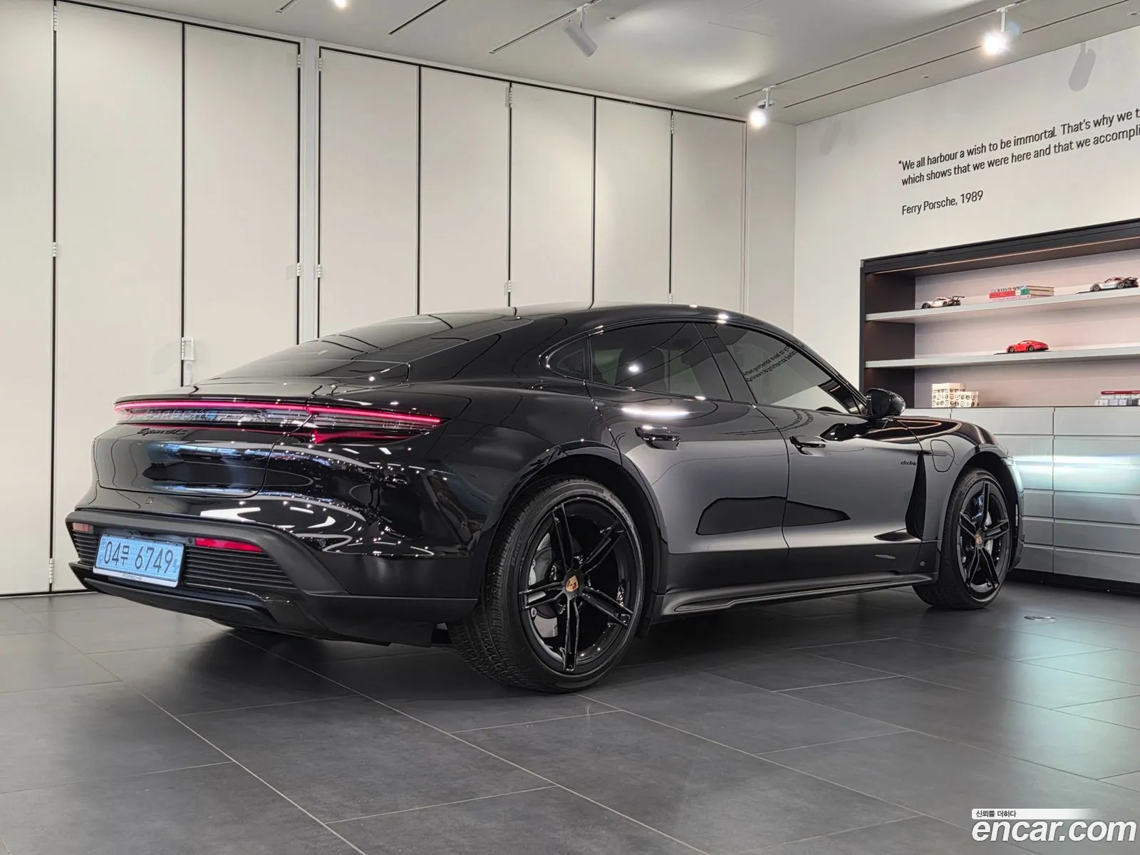 Porsche Taycan 2025 — 4