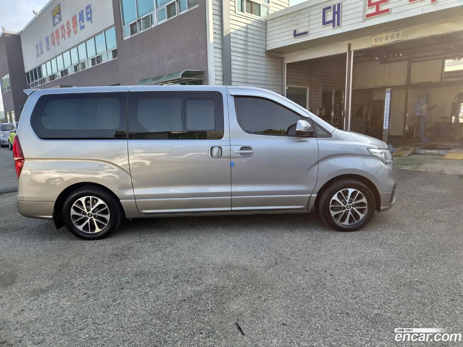 Hyundai Grand Starex 2018 — 16