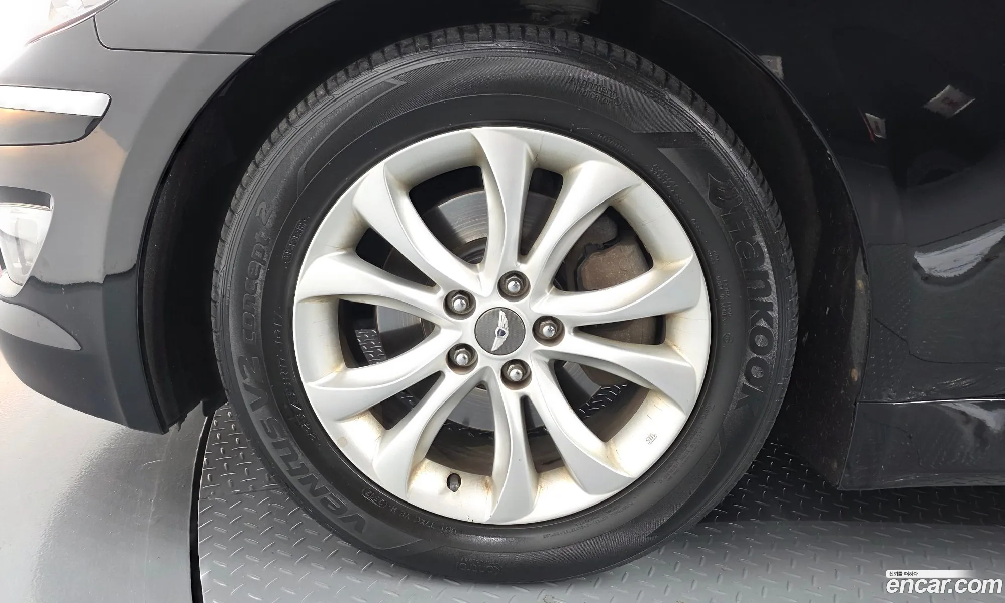 Hyundai Genesis 2011 — 13