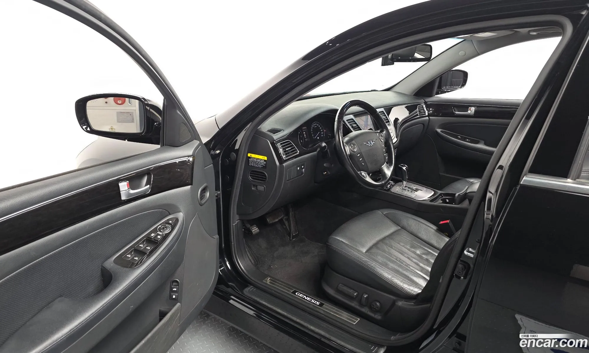 Hyundai Genesis 2011 — 15