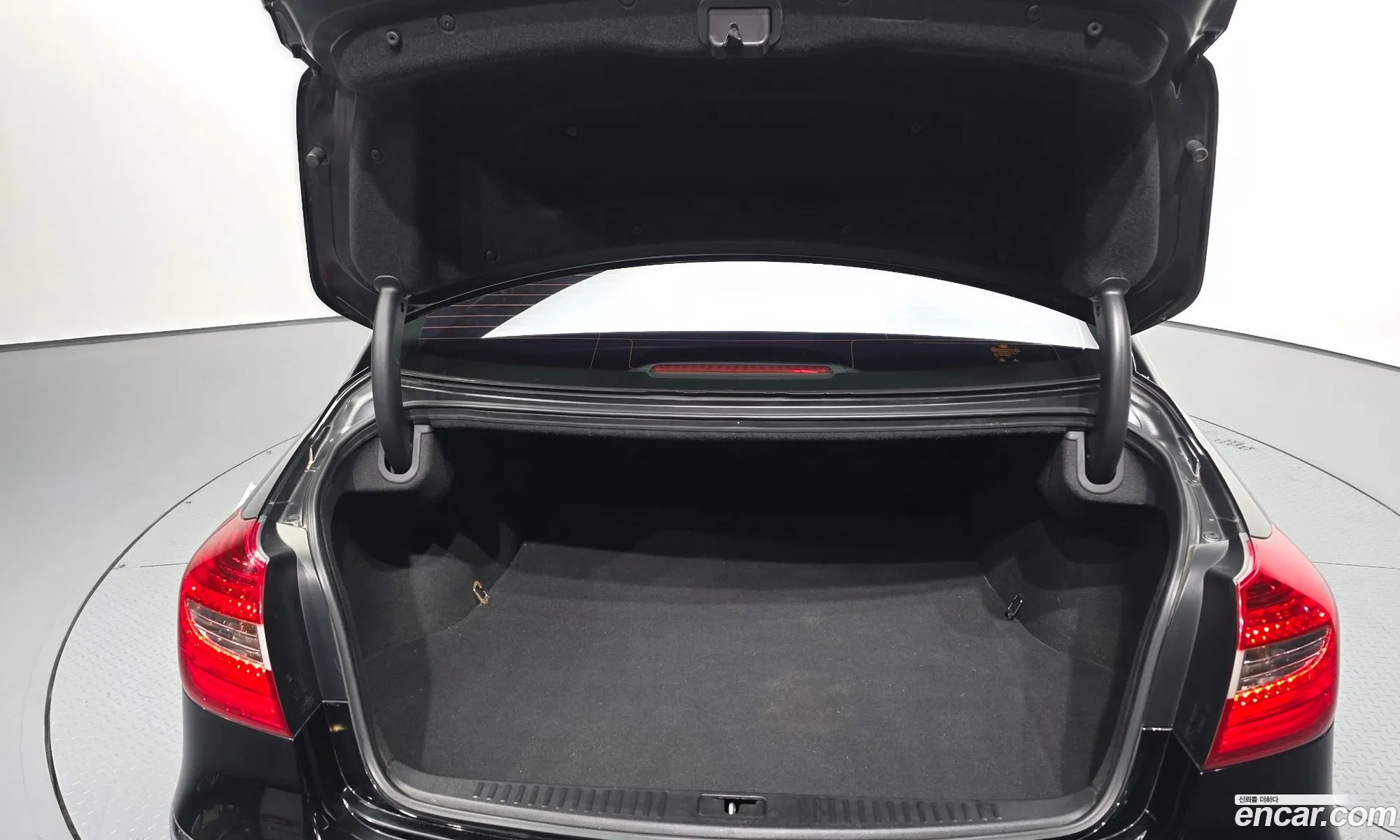 Hyundai Genesis 2011 — 12