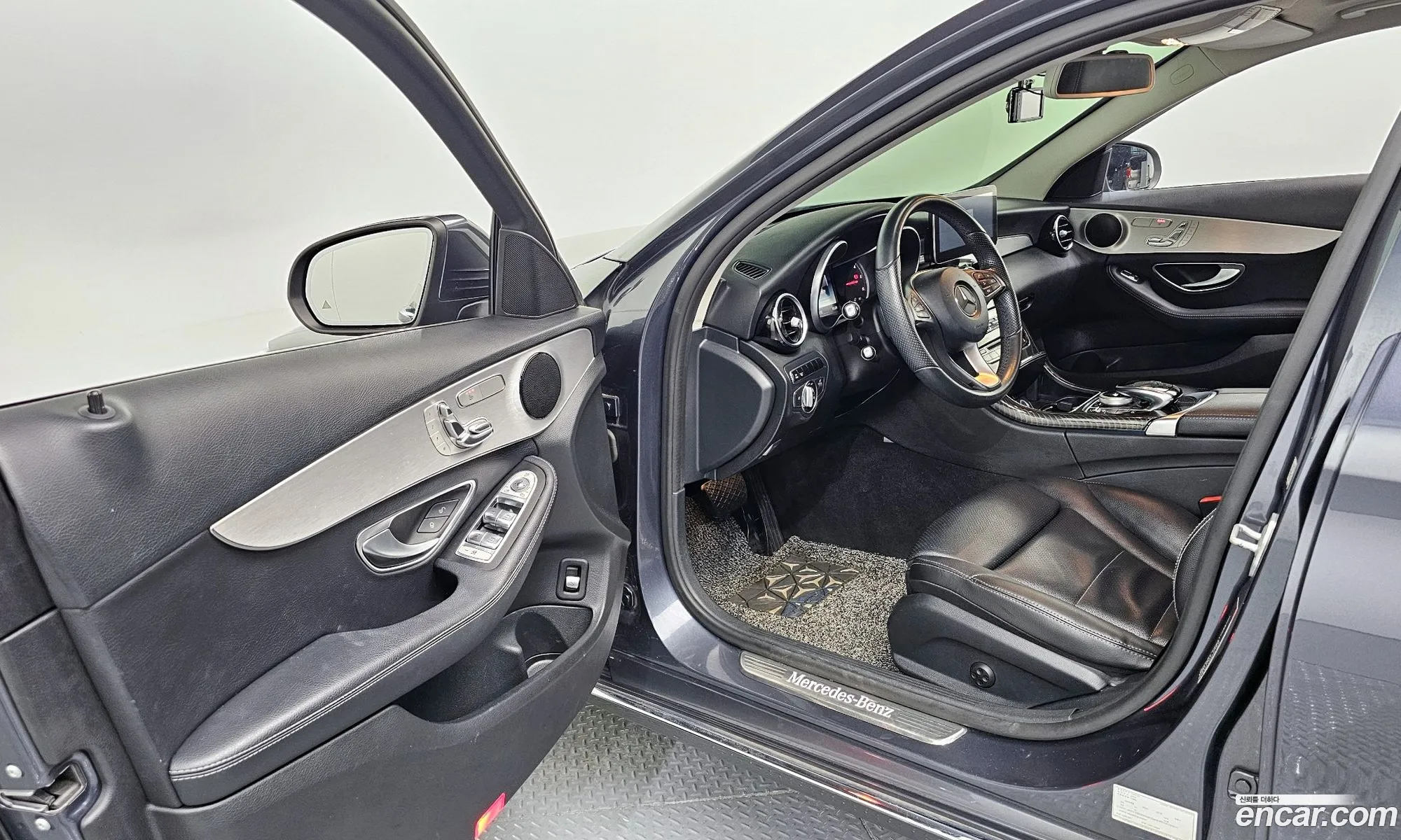 Mercedes-Benz C-Class W205 2016 WDDWF0FB6GF329753 — 17
