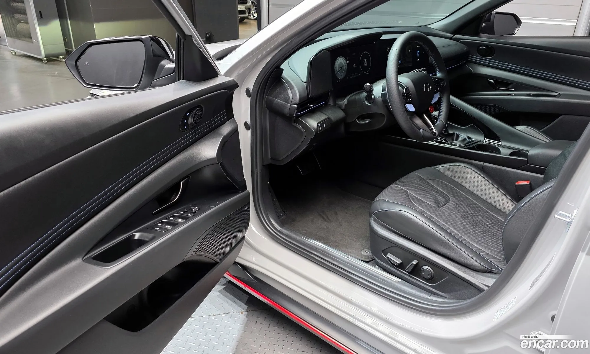 Hyundai Elantra 2025 — 7