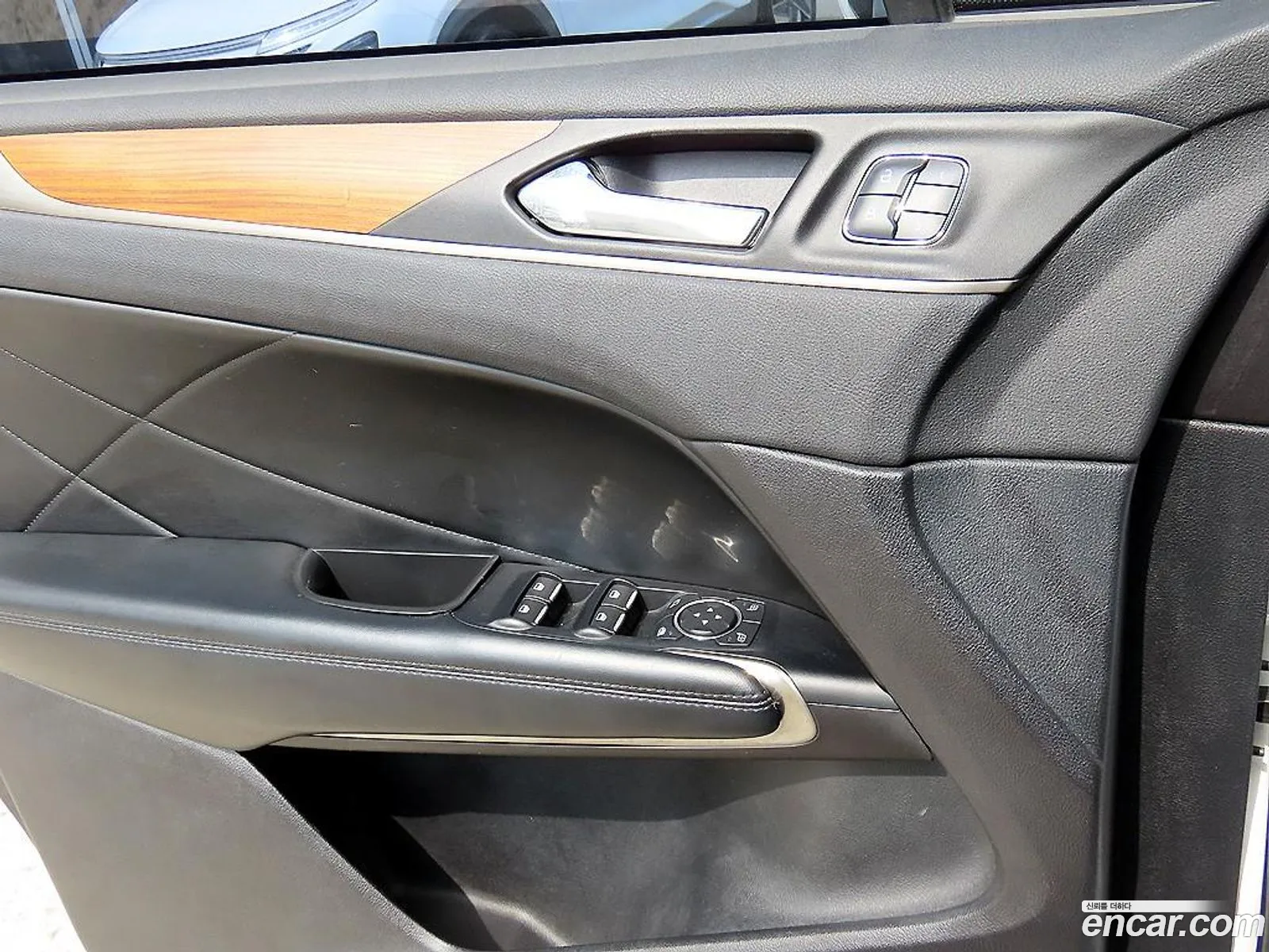 Lincoln MKC 2016 — 13