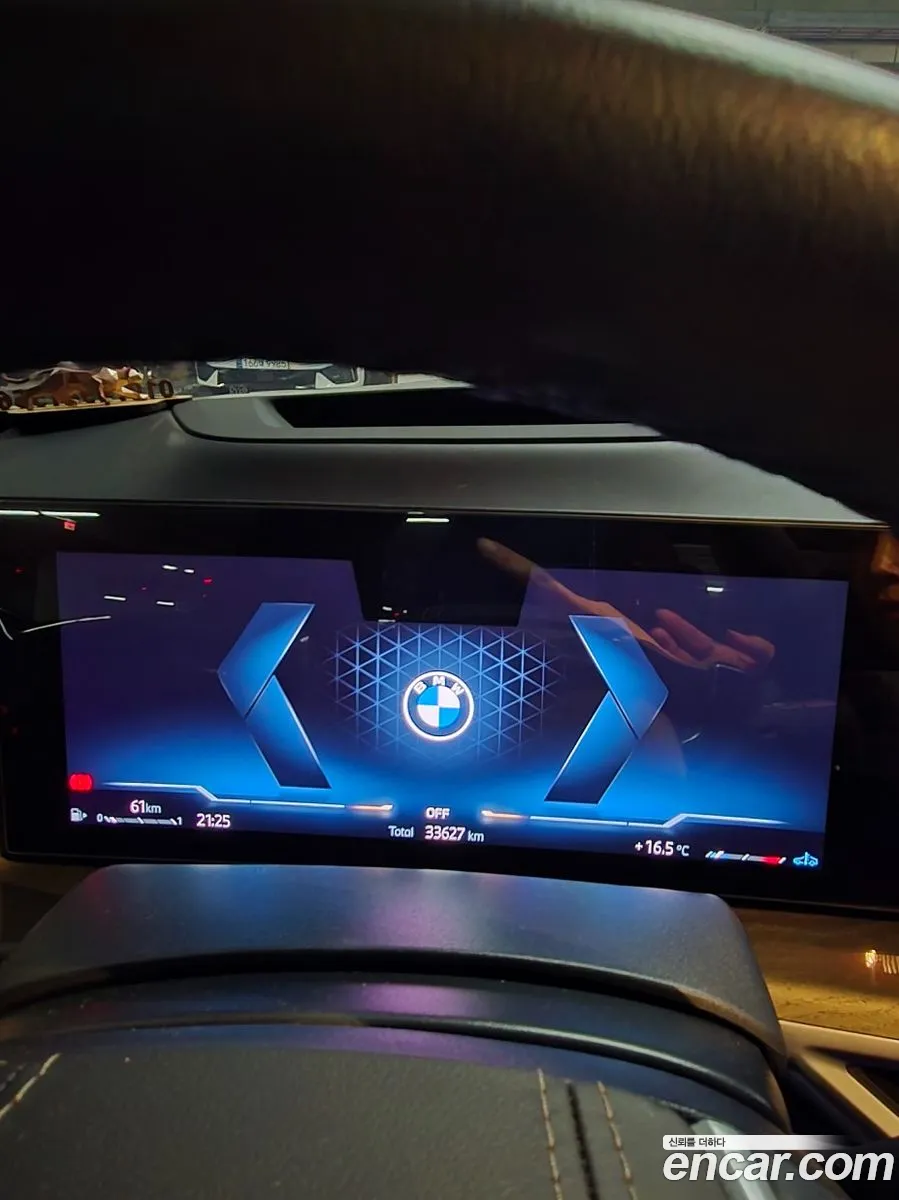 BMW X7 2023 — 7