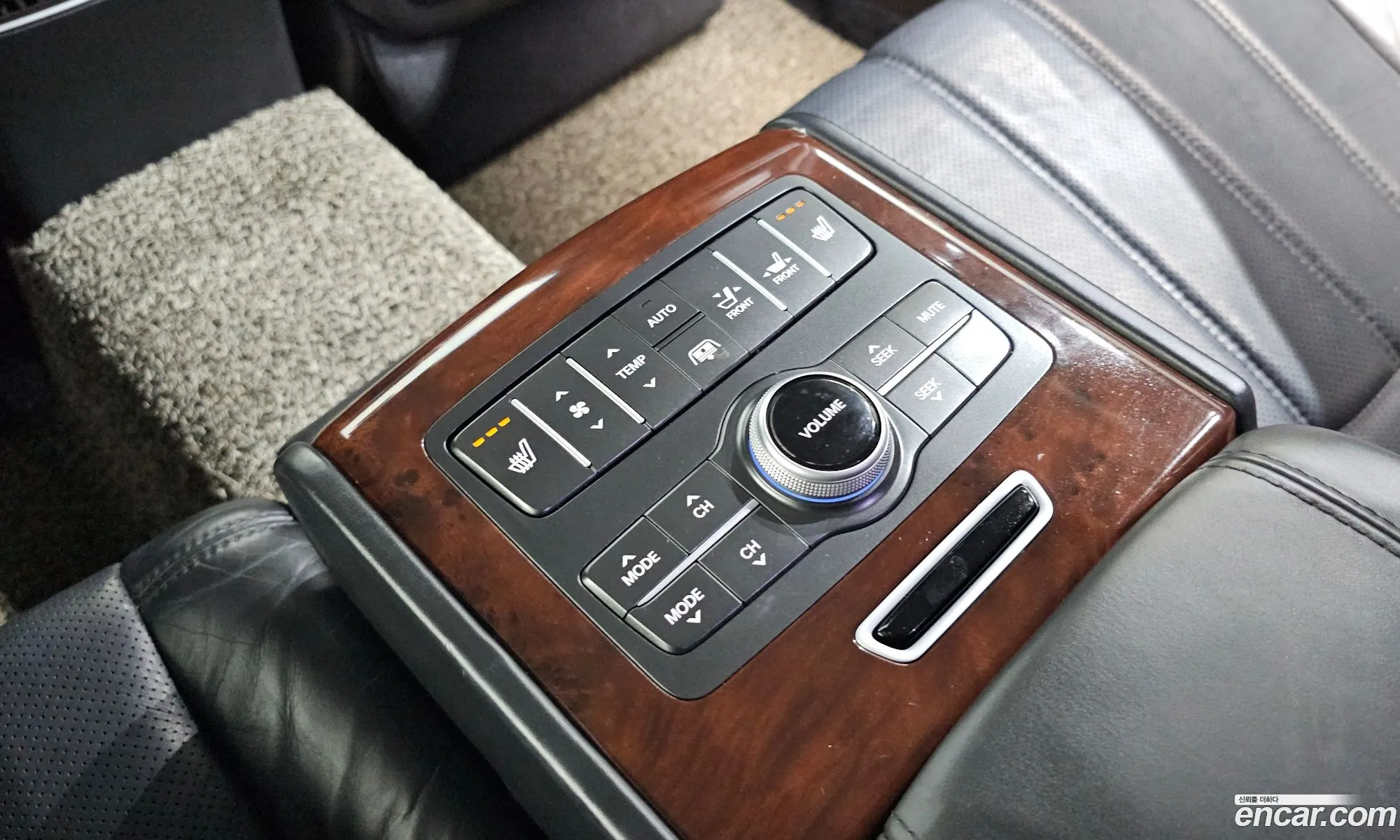 Hyundai Equus 2011 — 15
