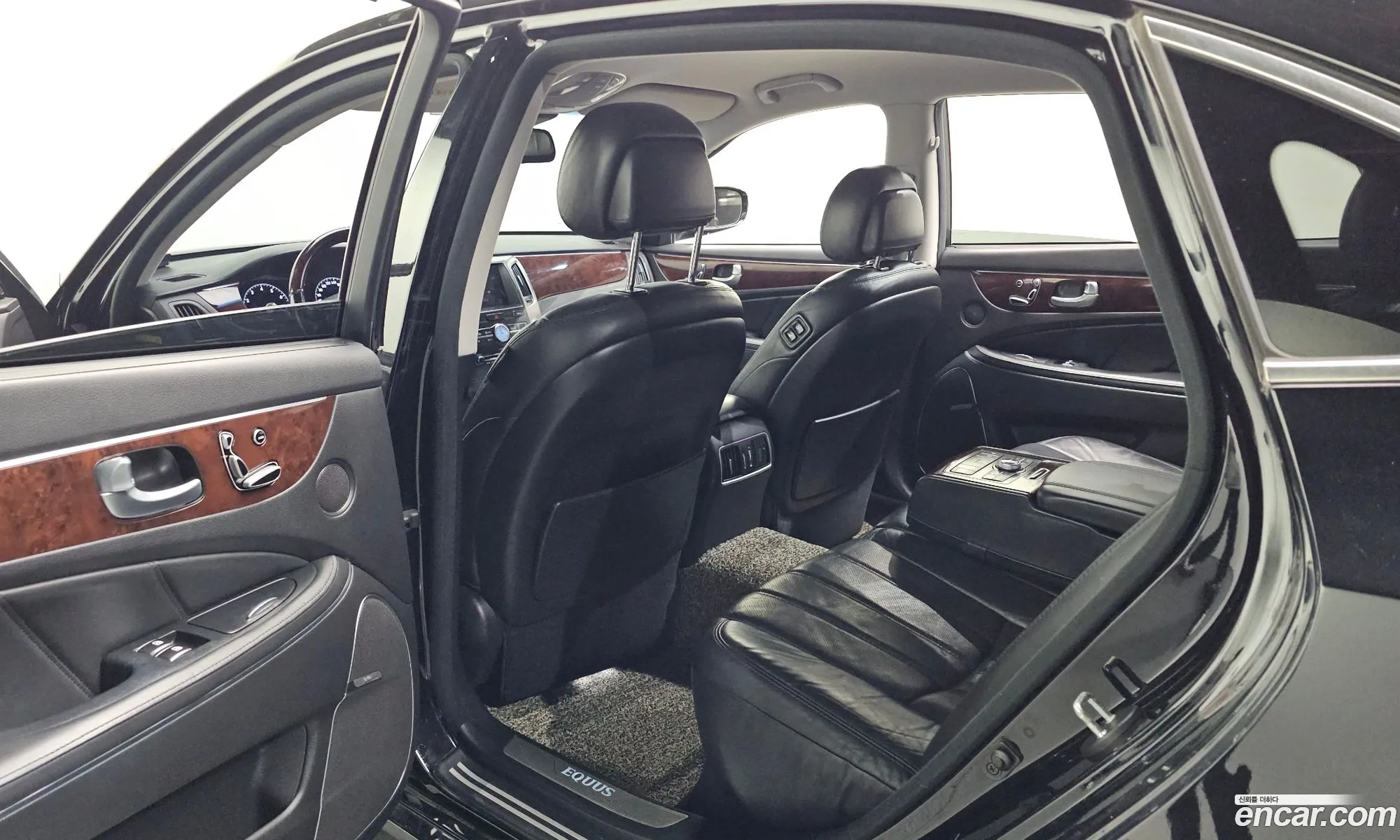 Hyundai Equus 2011 — 2