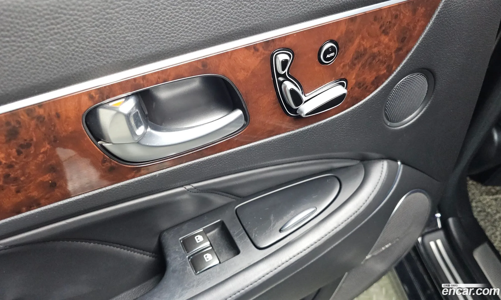 Hyundai Equus 2011 — 17