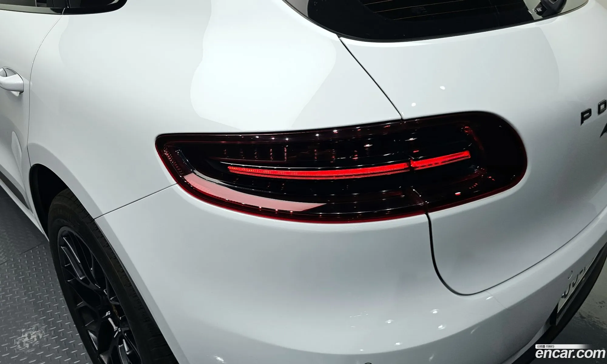 Porsche Macan 2018 WP1AG2956JLB63390 — 28