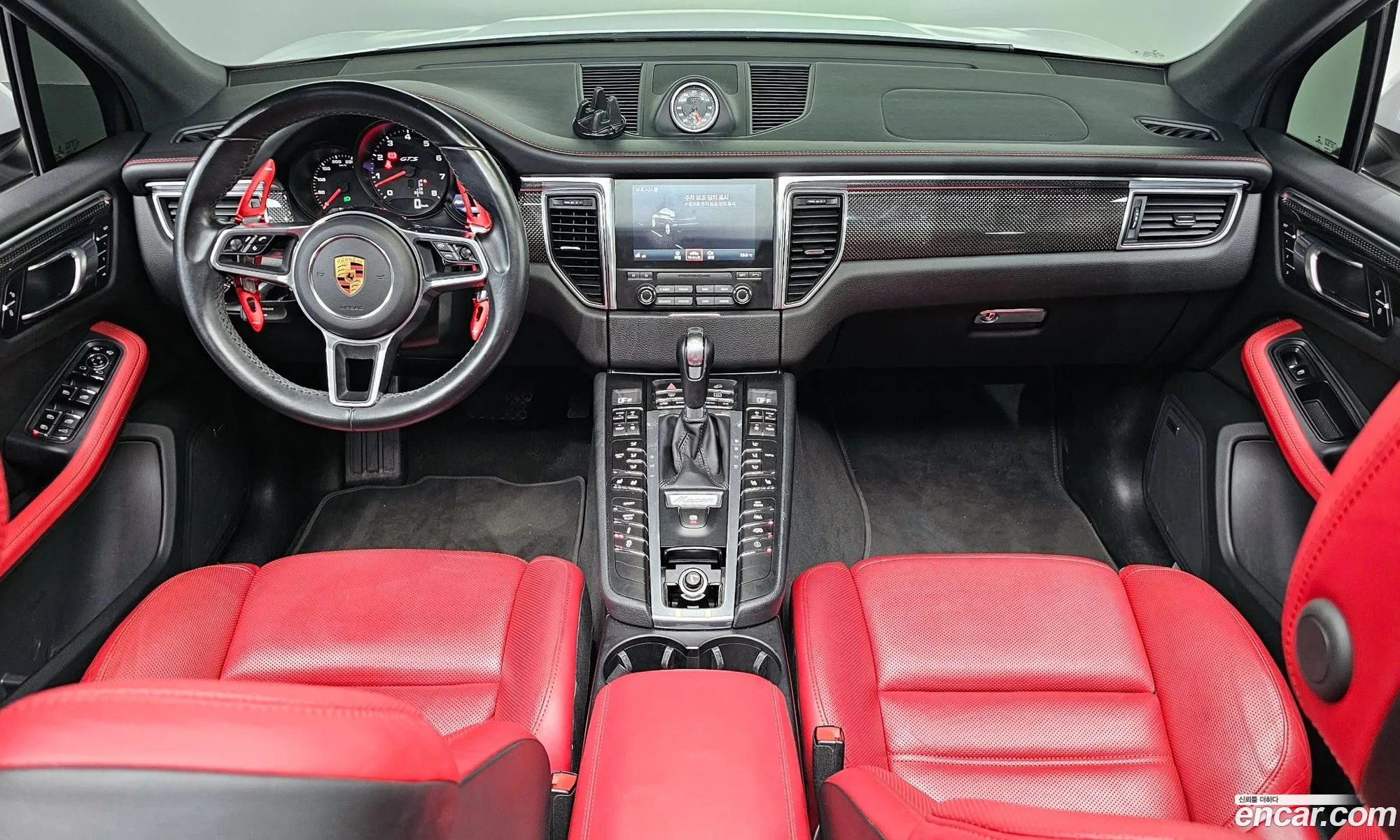 Porsche Macan 2018 WP1AG2956JLB63390 — 3