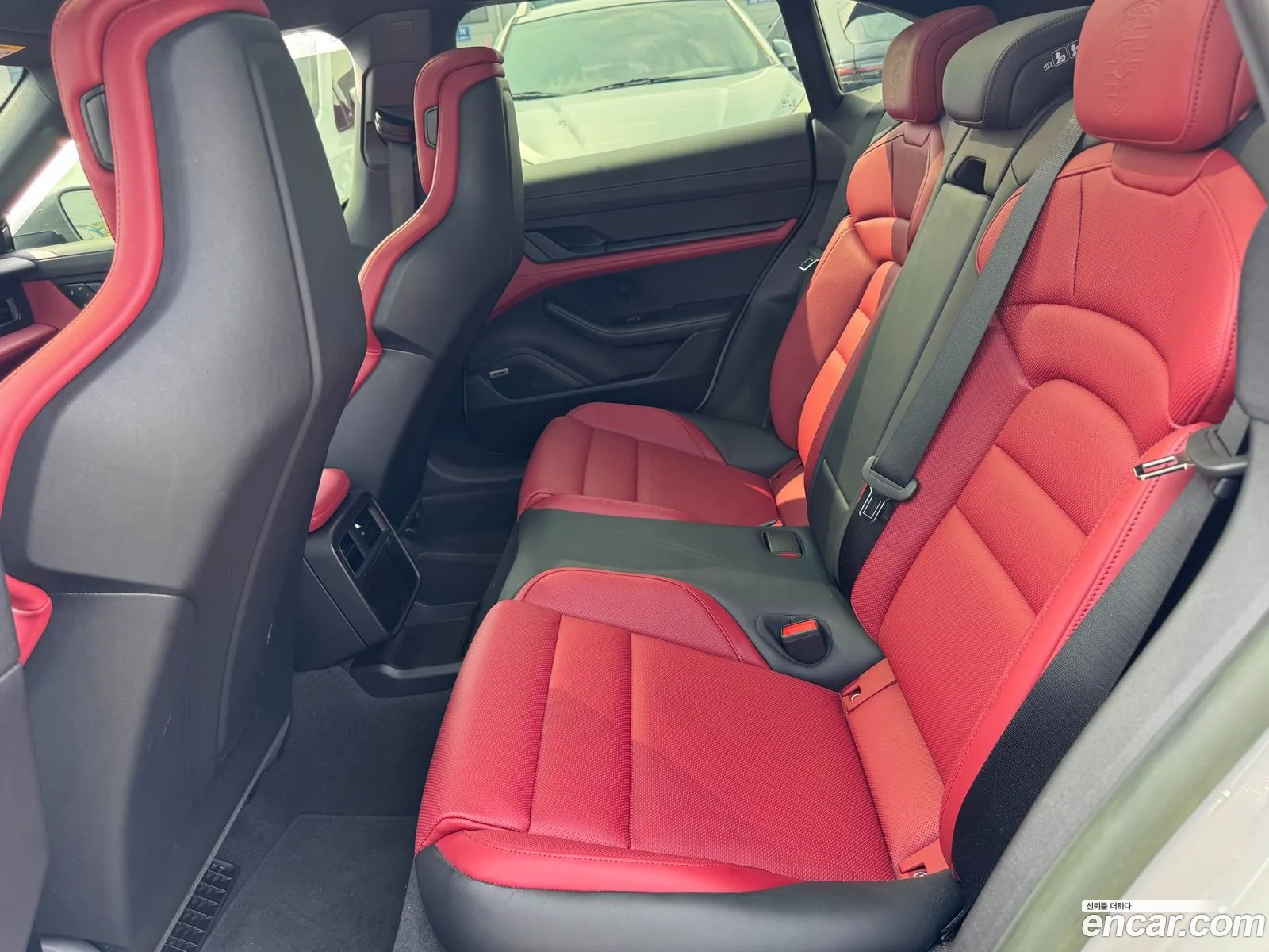 Porsche Taycan 2024 — 2
