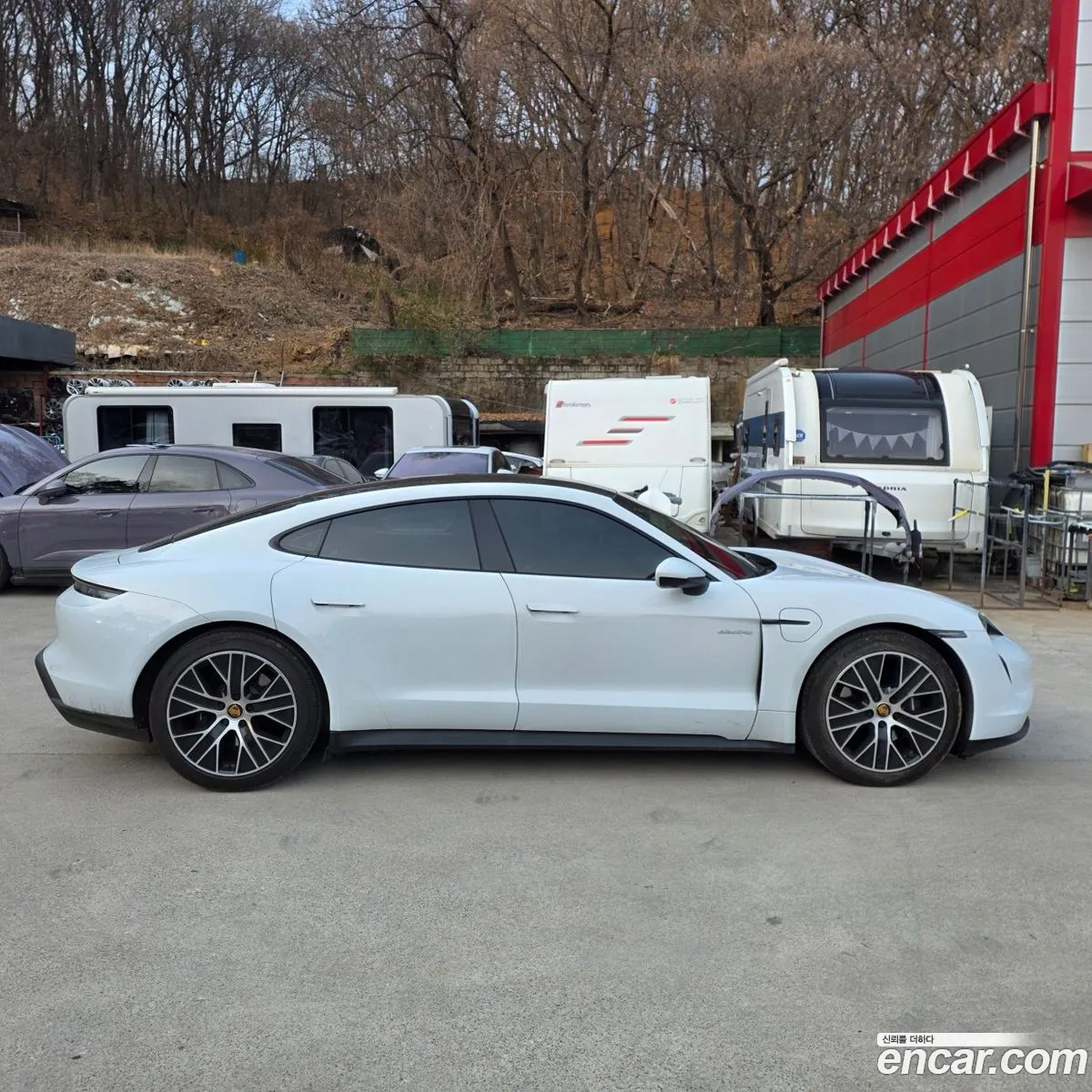 Porsche Taycan 2023 — 18