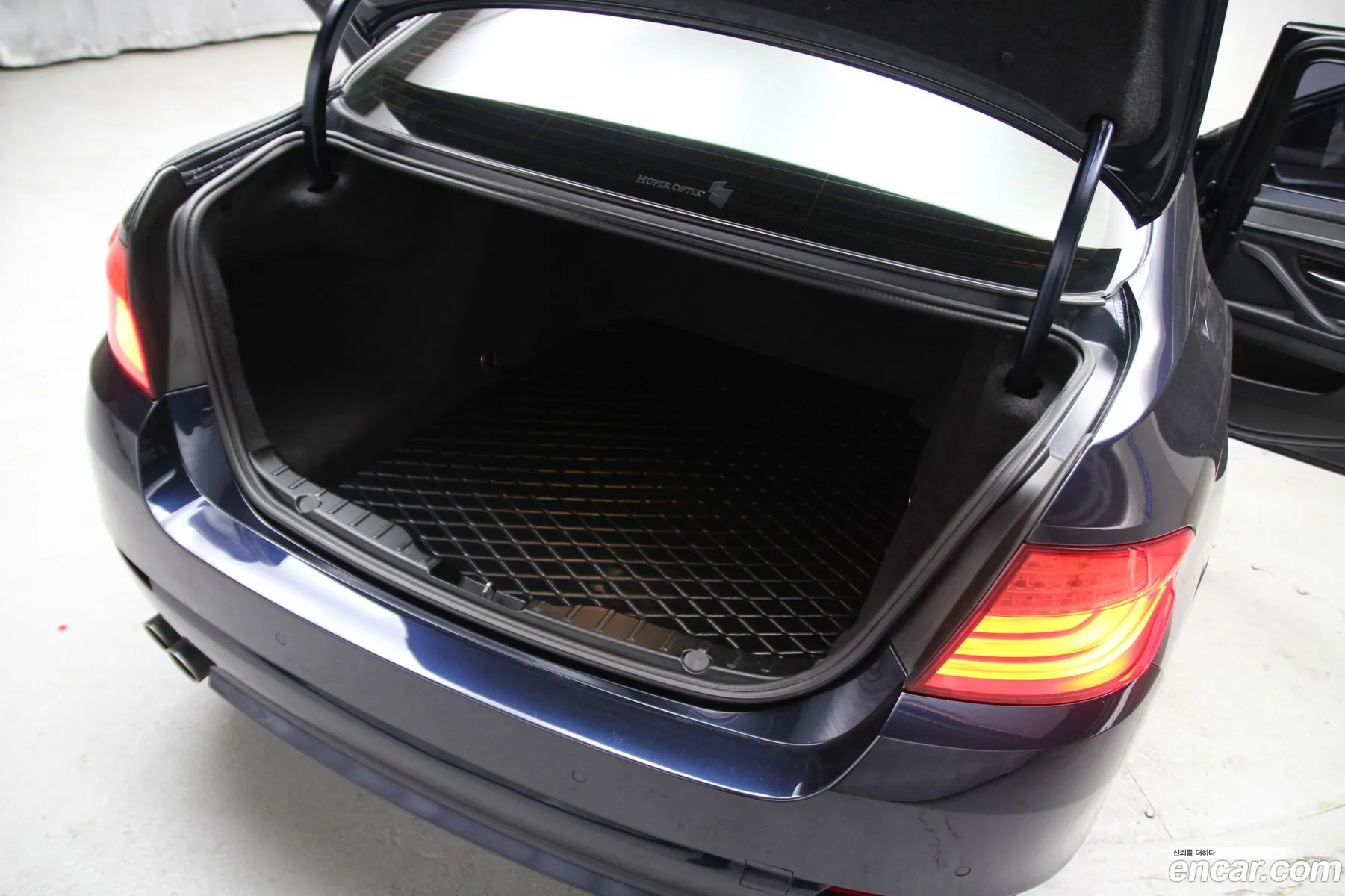 BMW 5 Series 2011 — 17