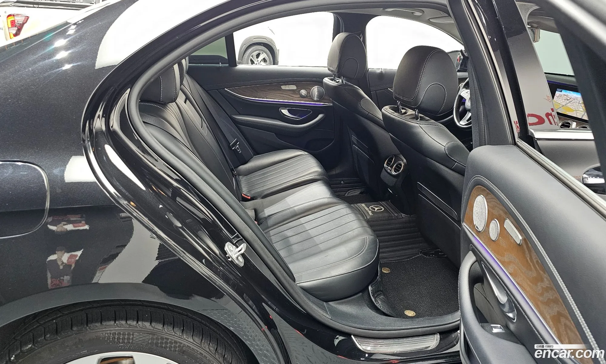 Mercedes-Benz E-Class W213 2018 WDDZF4KB9JA378380 — 16