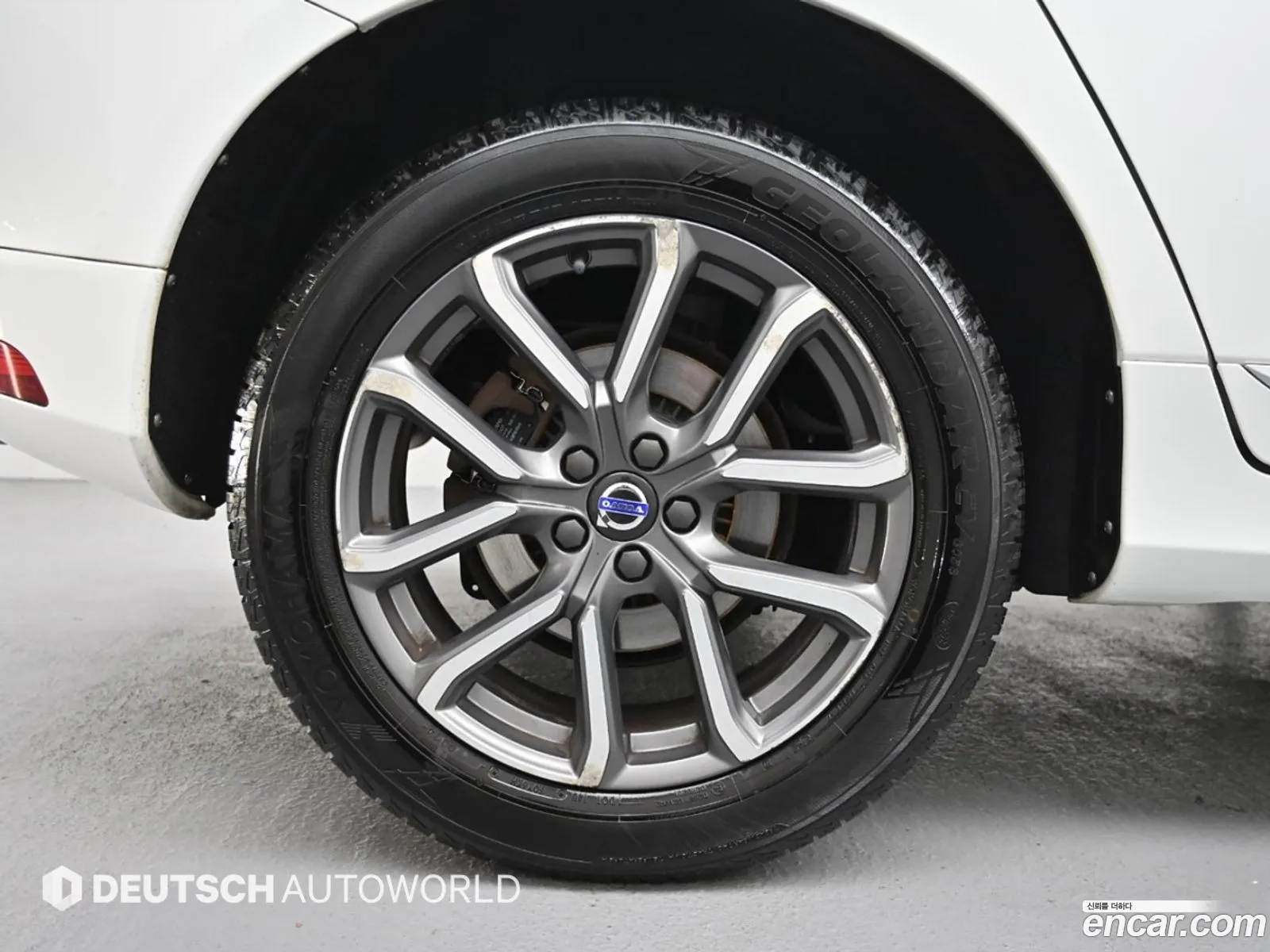 Volvo XC60 2016 — 2