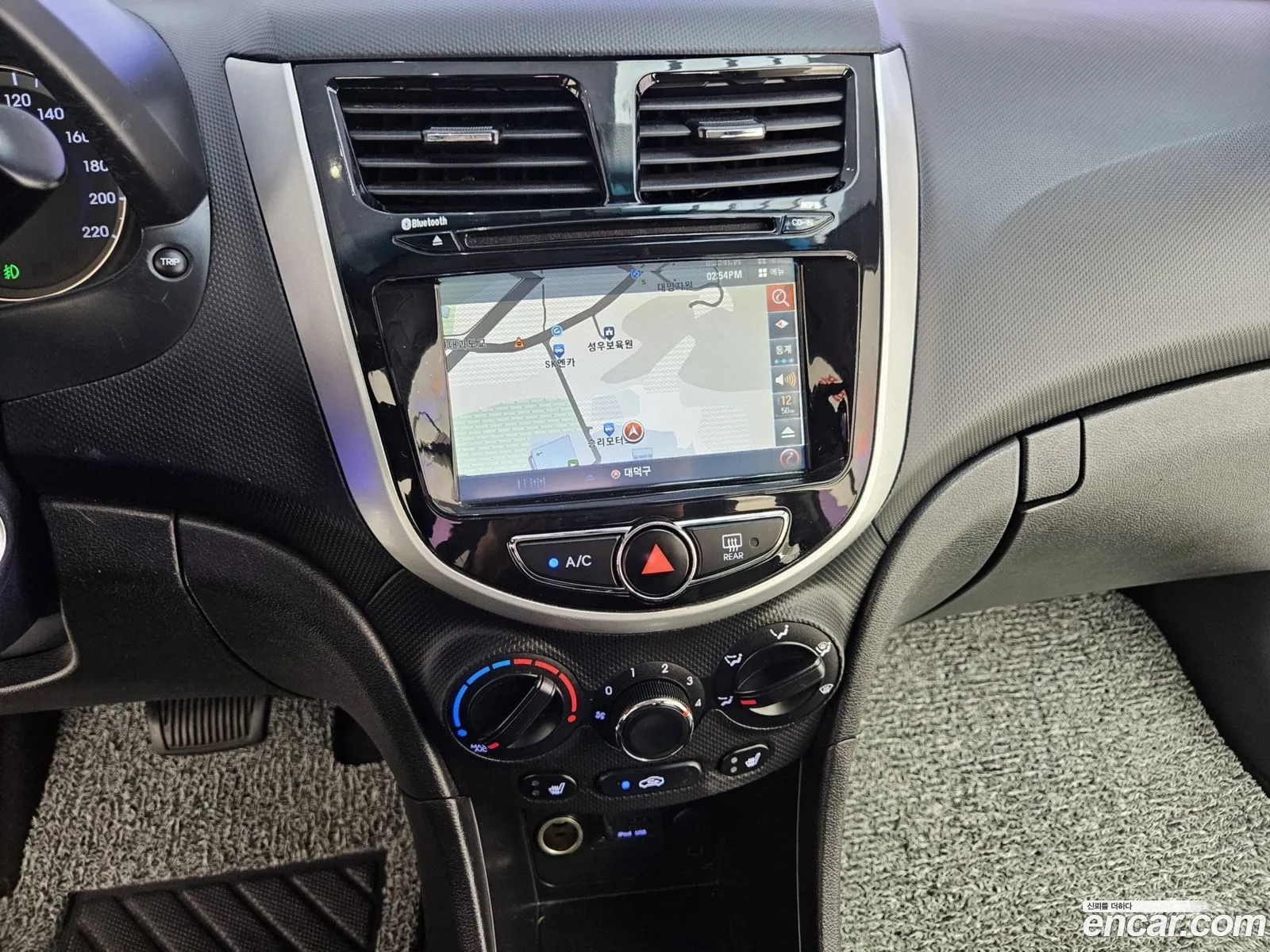 Hyundai Accent 2011 — 2