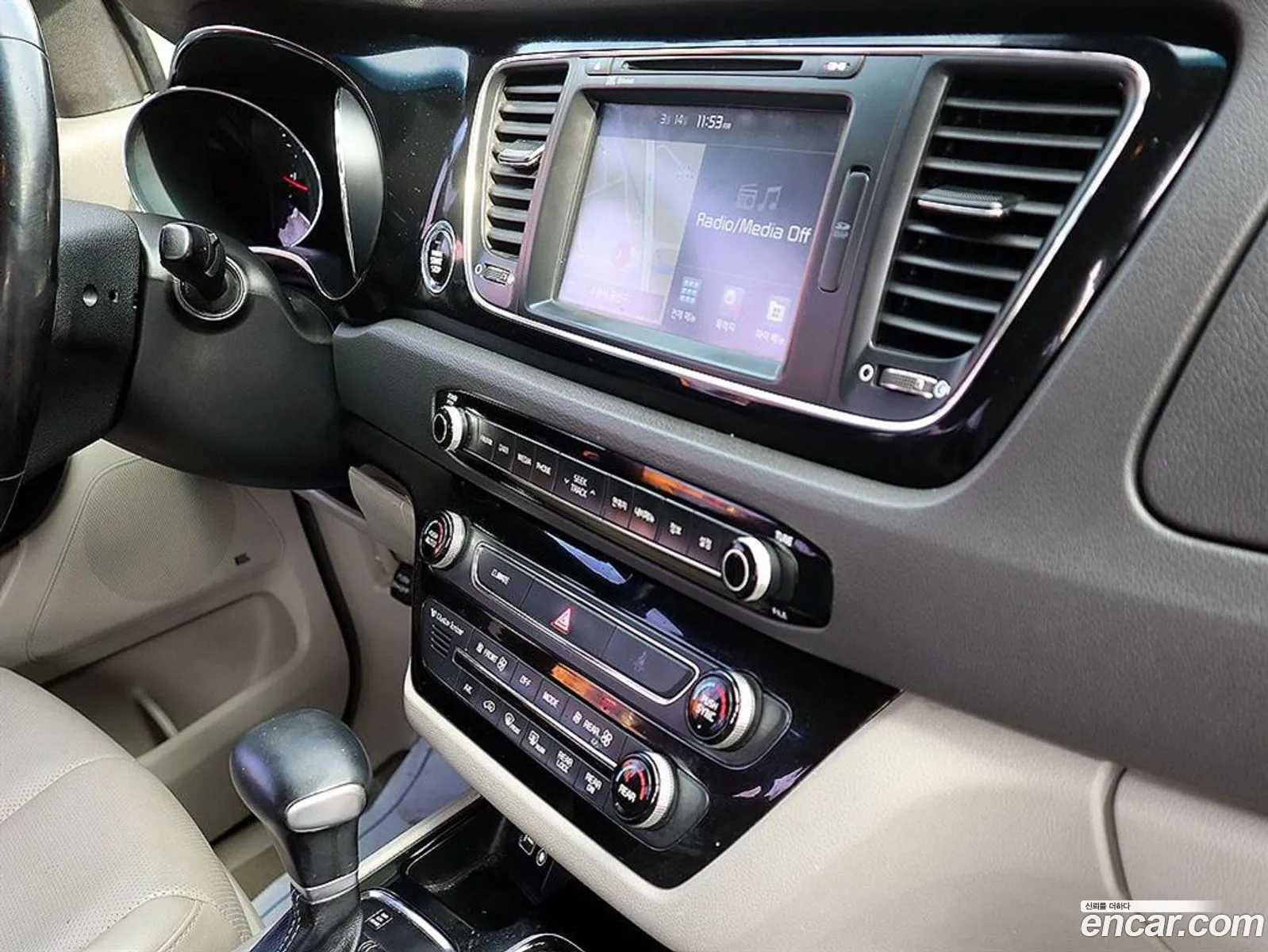 Kia Carnival 2017 — 11