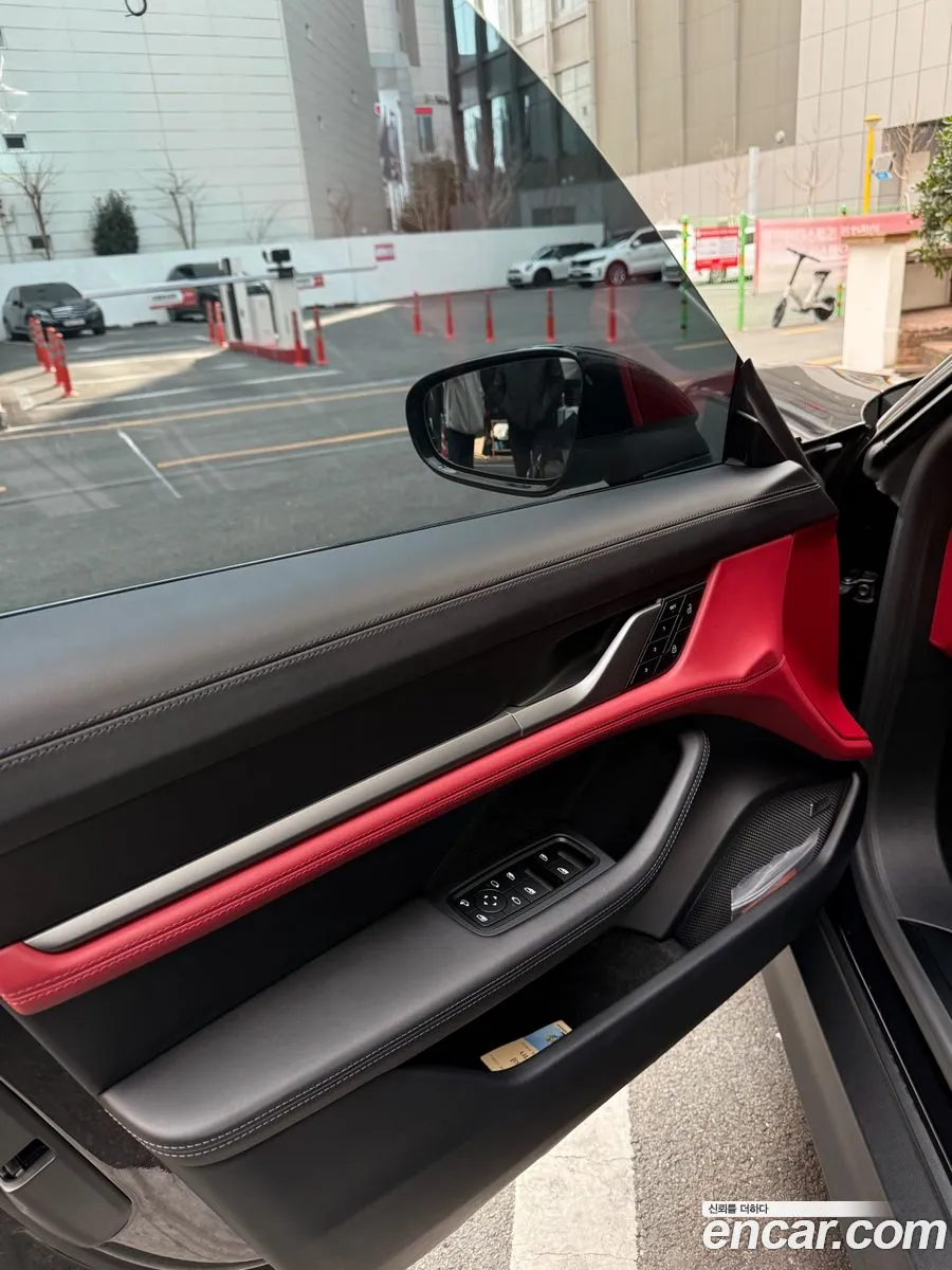 Porsche Taycan 2025 — 9