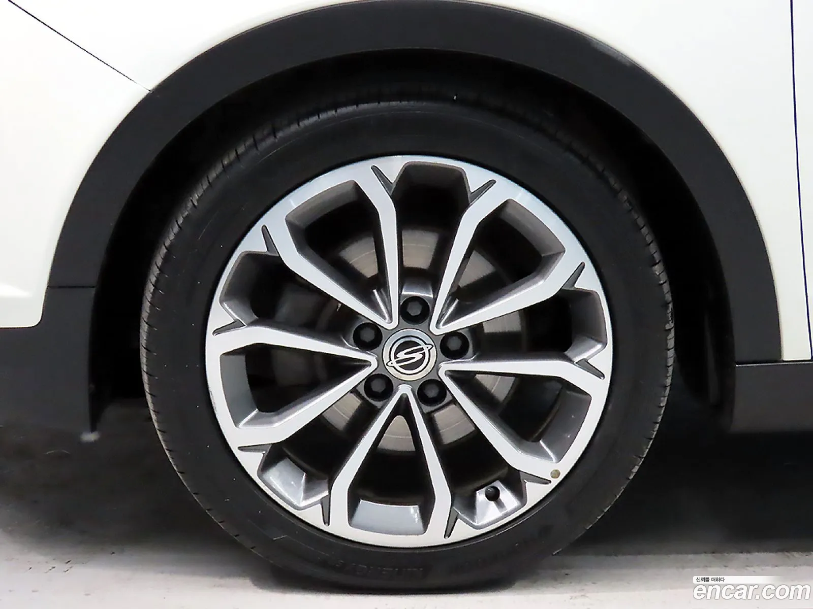 KG Mobility (SsangYong) Tivoli Armour 2018 — 15