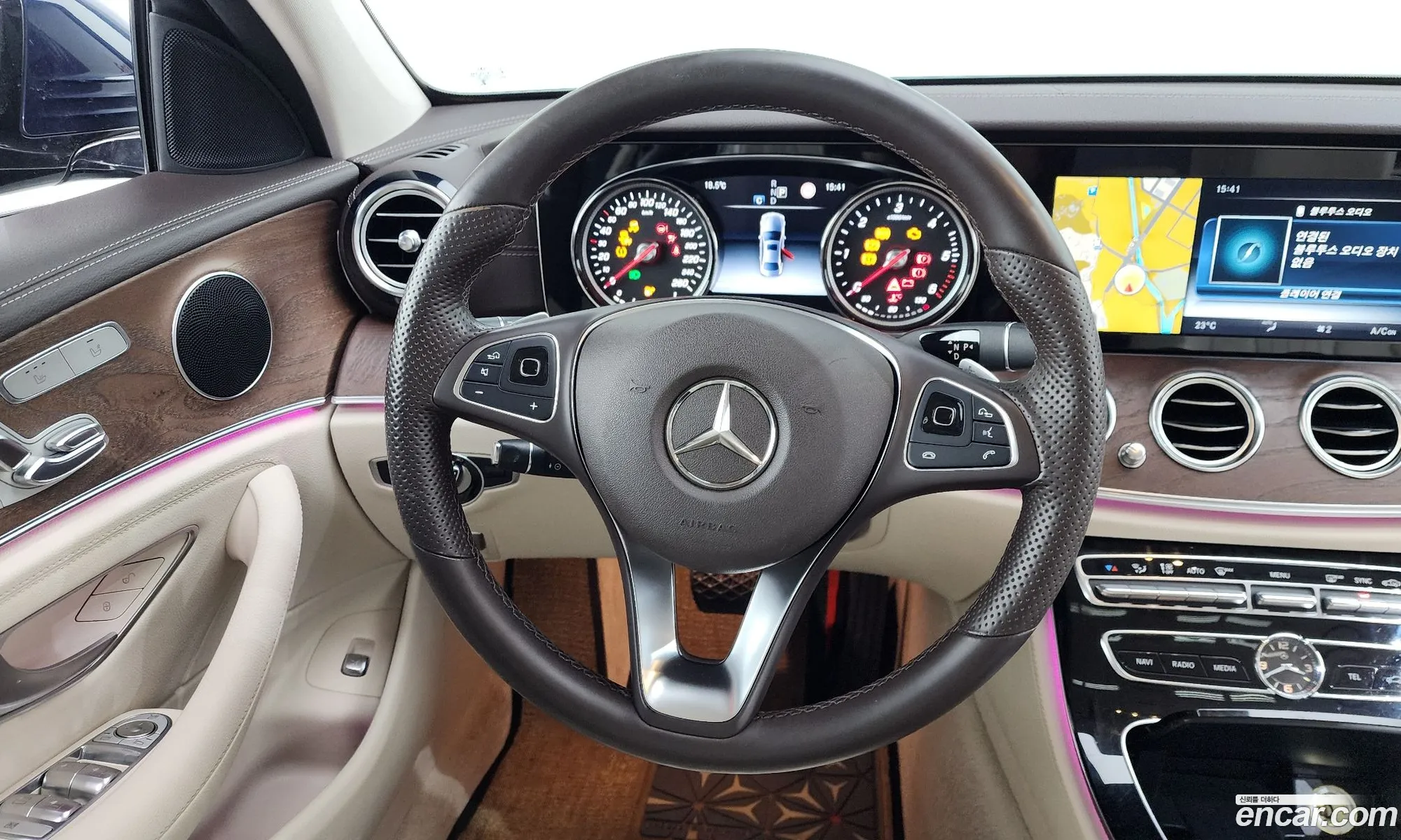 Mercedes-Benz E-Class W213 2016 WDDZF0EB9HA047183 — 14
