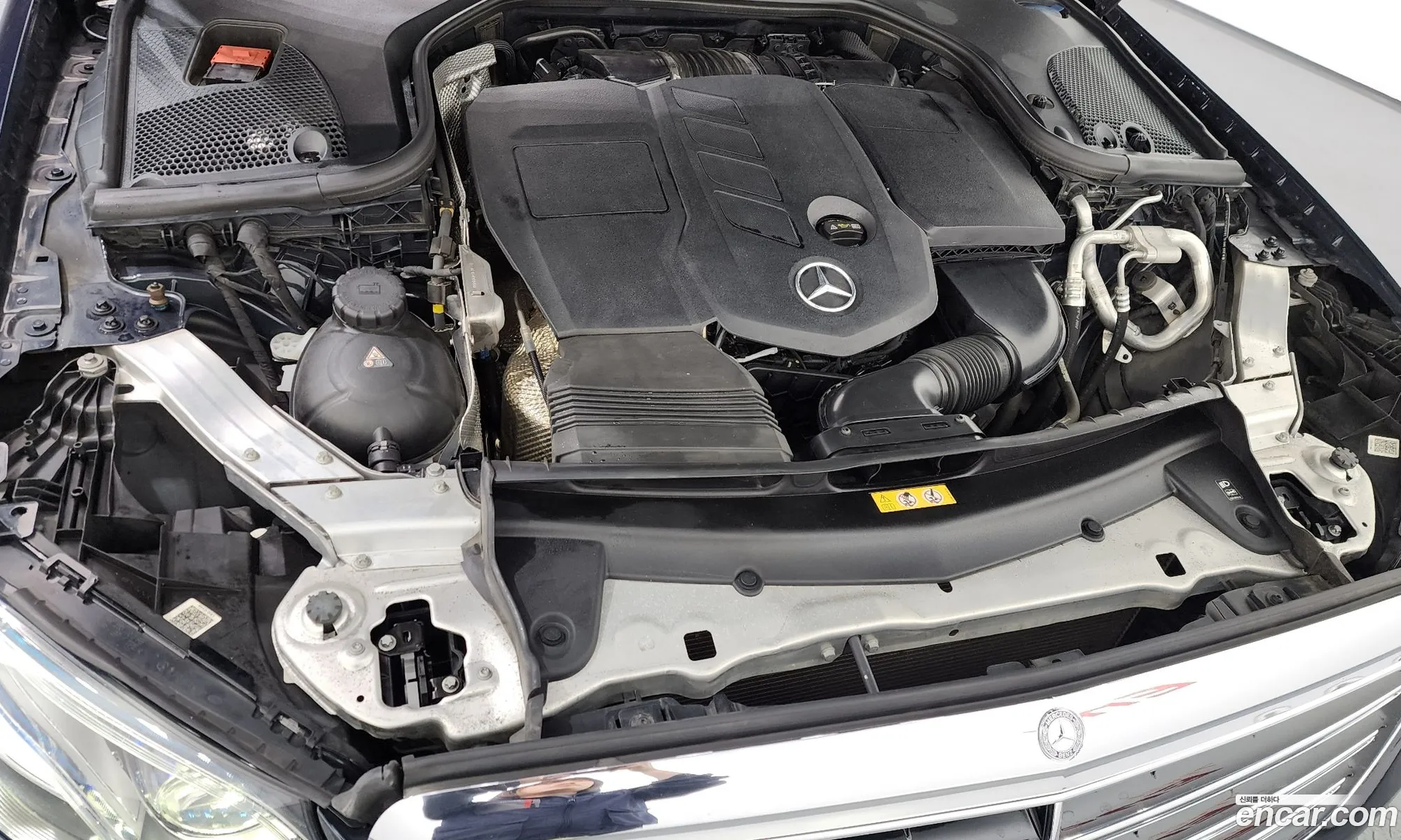 Mercedes-Benz E-Class W213 2016 WDDZF0EB9HA047183 — 11