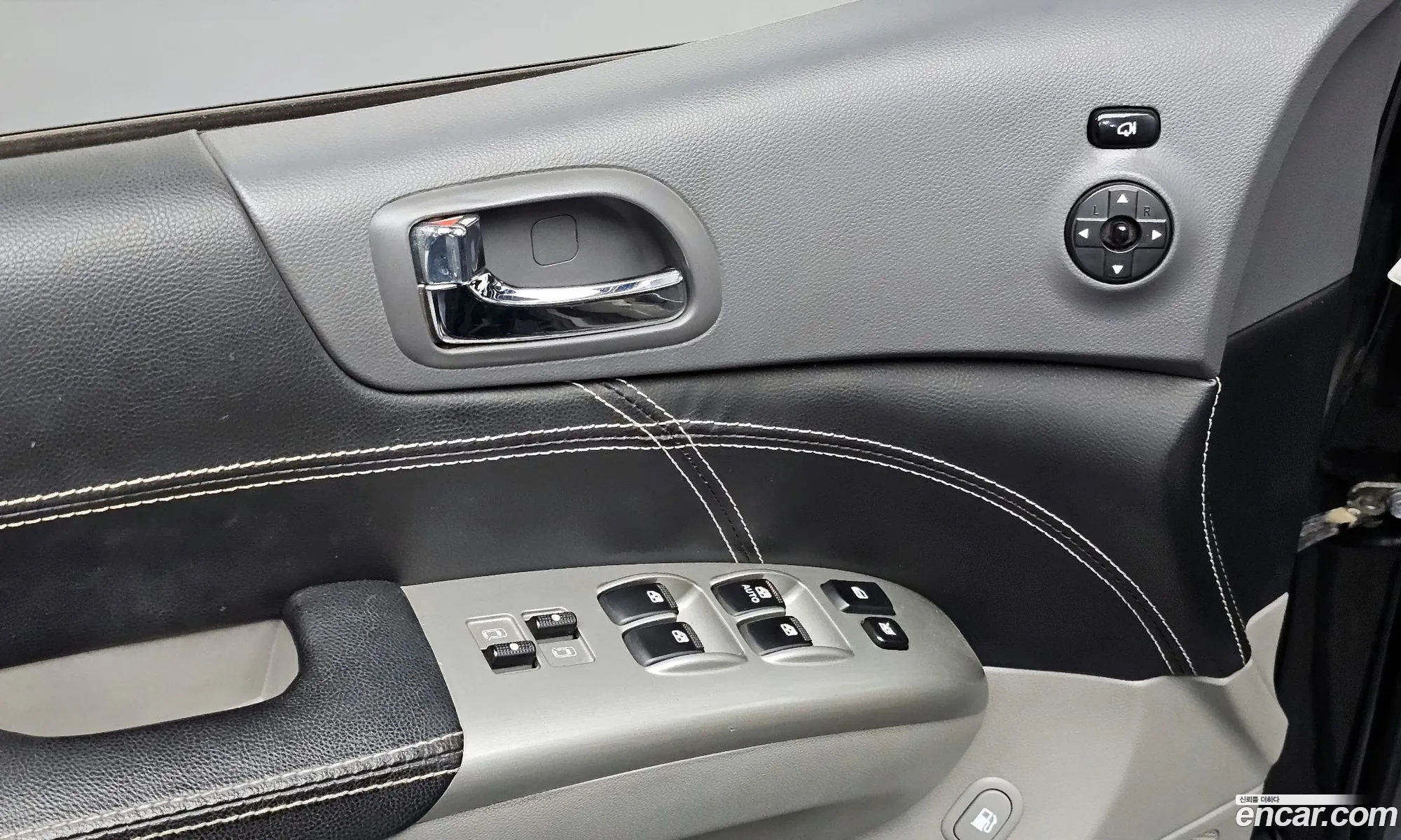 Kia Carnival R 2010 — 11